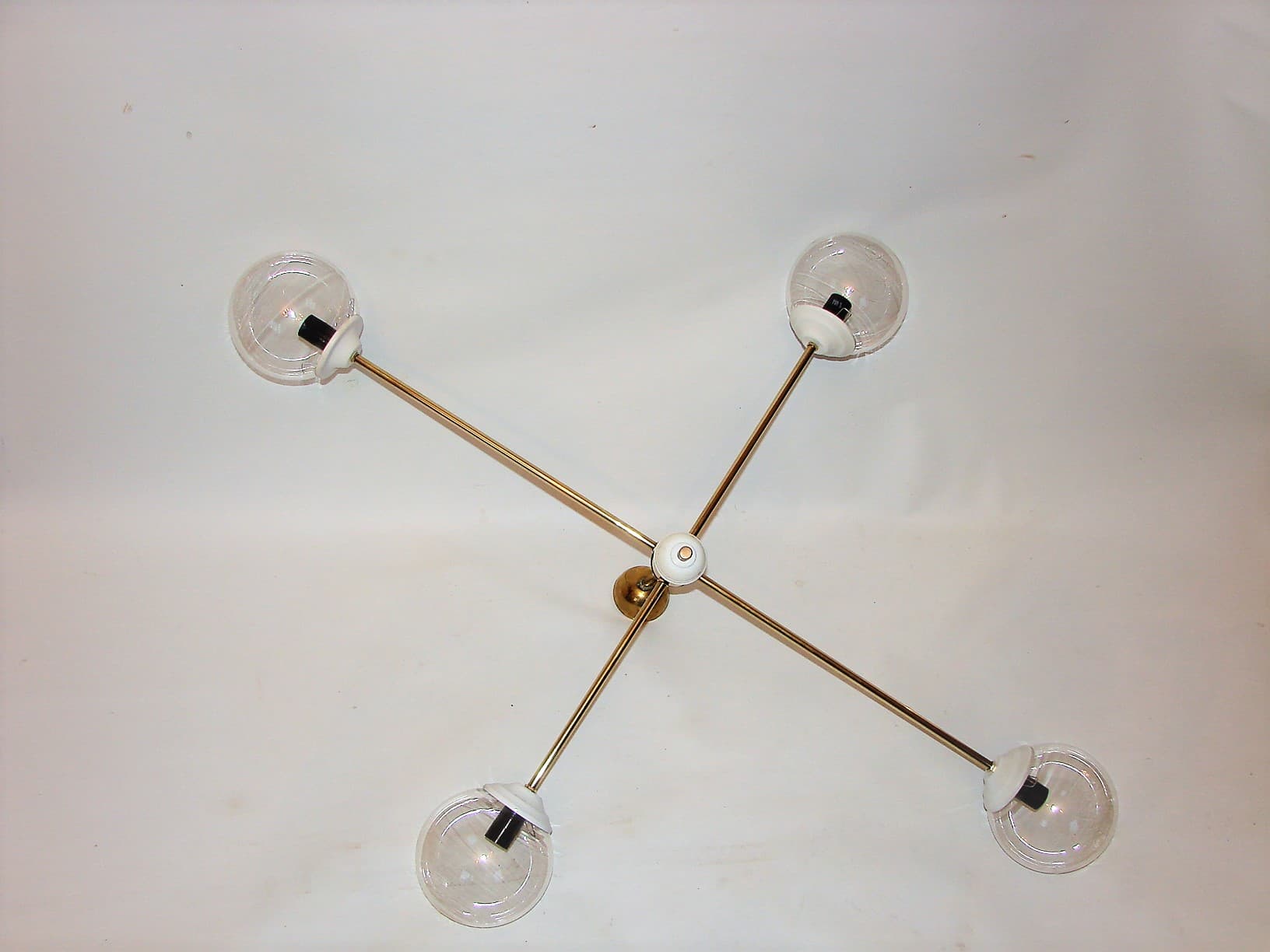 Minimalistyczny żyrandol mid-century, metal, mosiądz, lata 60. - 191851