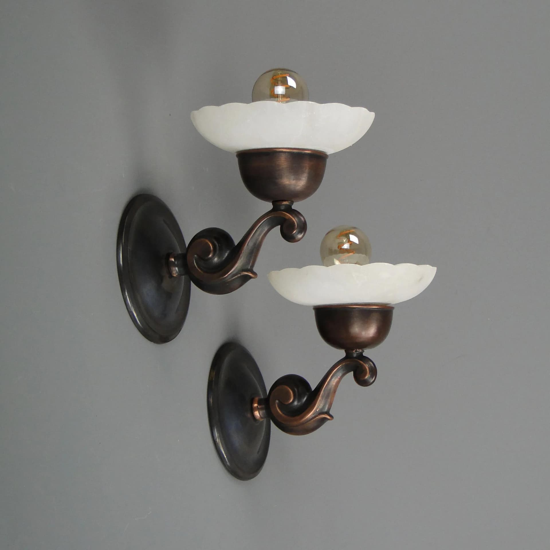 Mosiężno-alabastrowa para kinkietów art déco, Polska, lata 20. - 13325