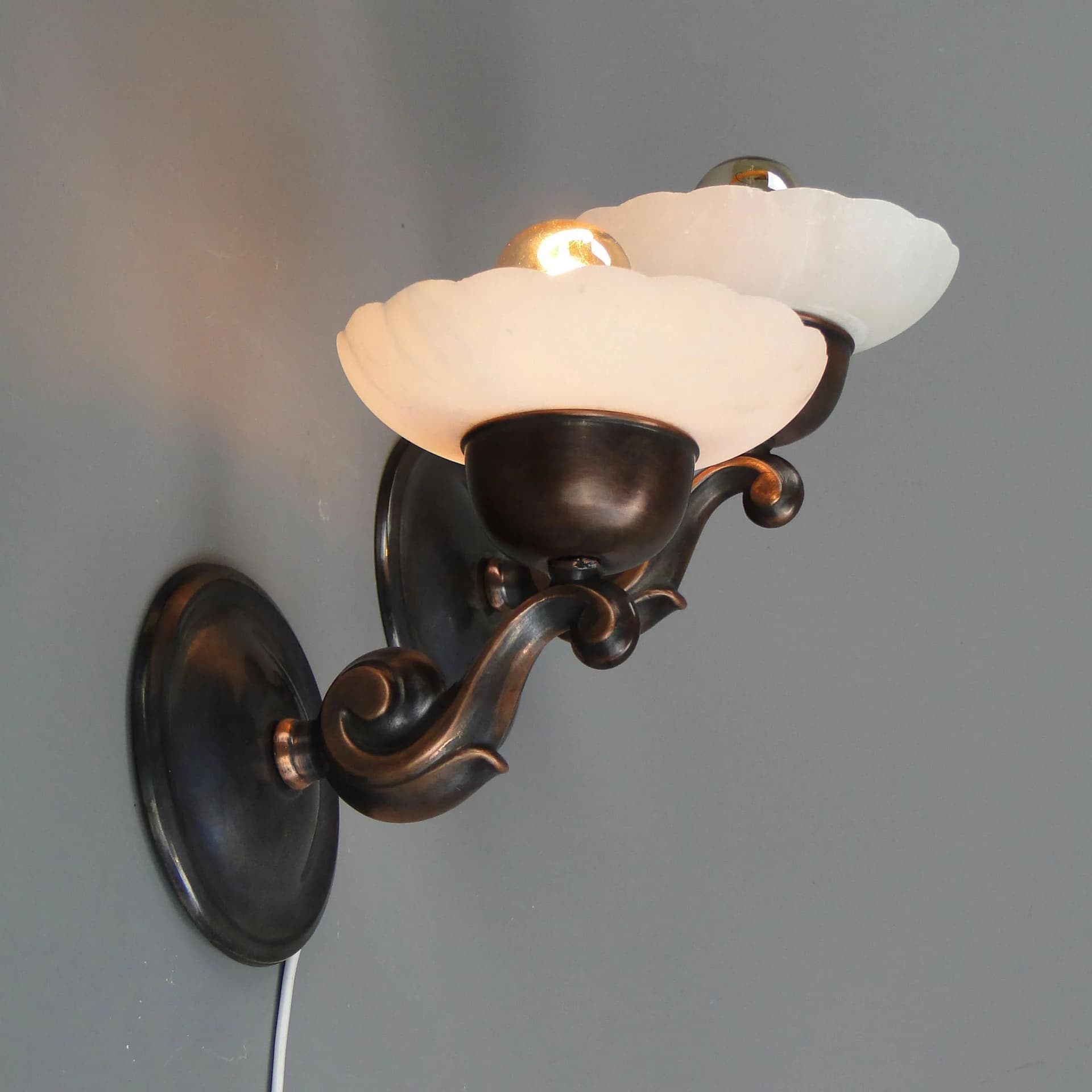 Mosiężno-alabastrowa para kinkietów art déco, Polska, lata 20. - 13327