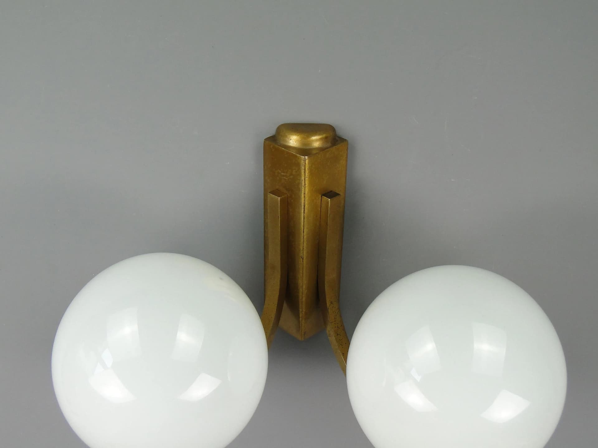 Para kinkietów dwuramiennych, mosiądz złoty, szkło białe, Niemcy, lata 60. - 13294