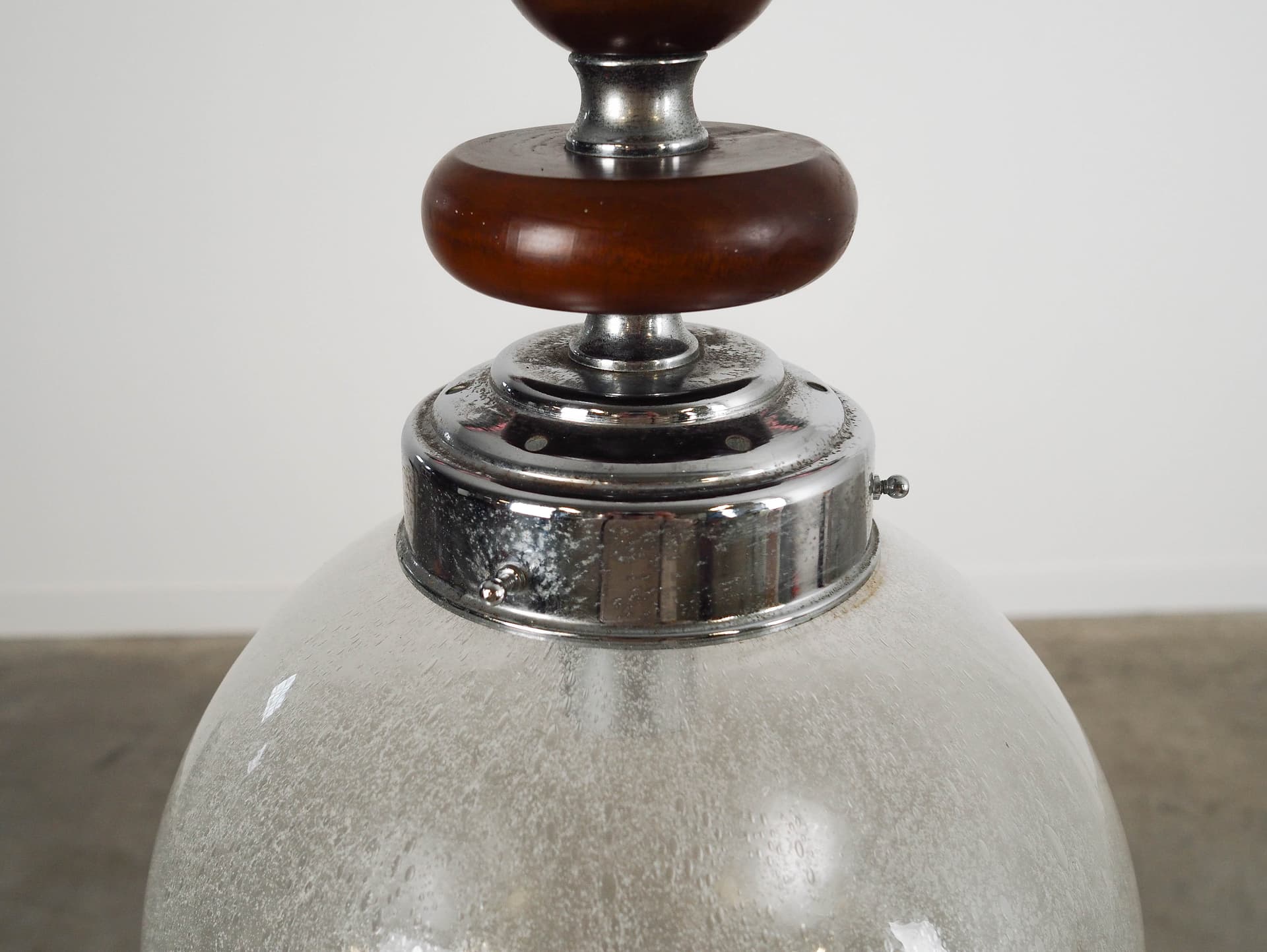 Lampa wisząca, Murano, szkło białe, drewno ciemnobrązowe, metal chromowany, Włochy, lata 70. - 192477