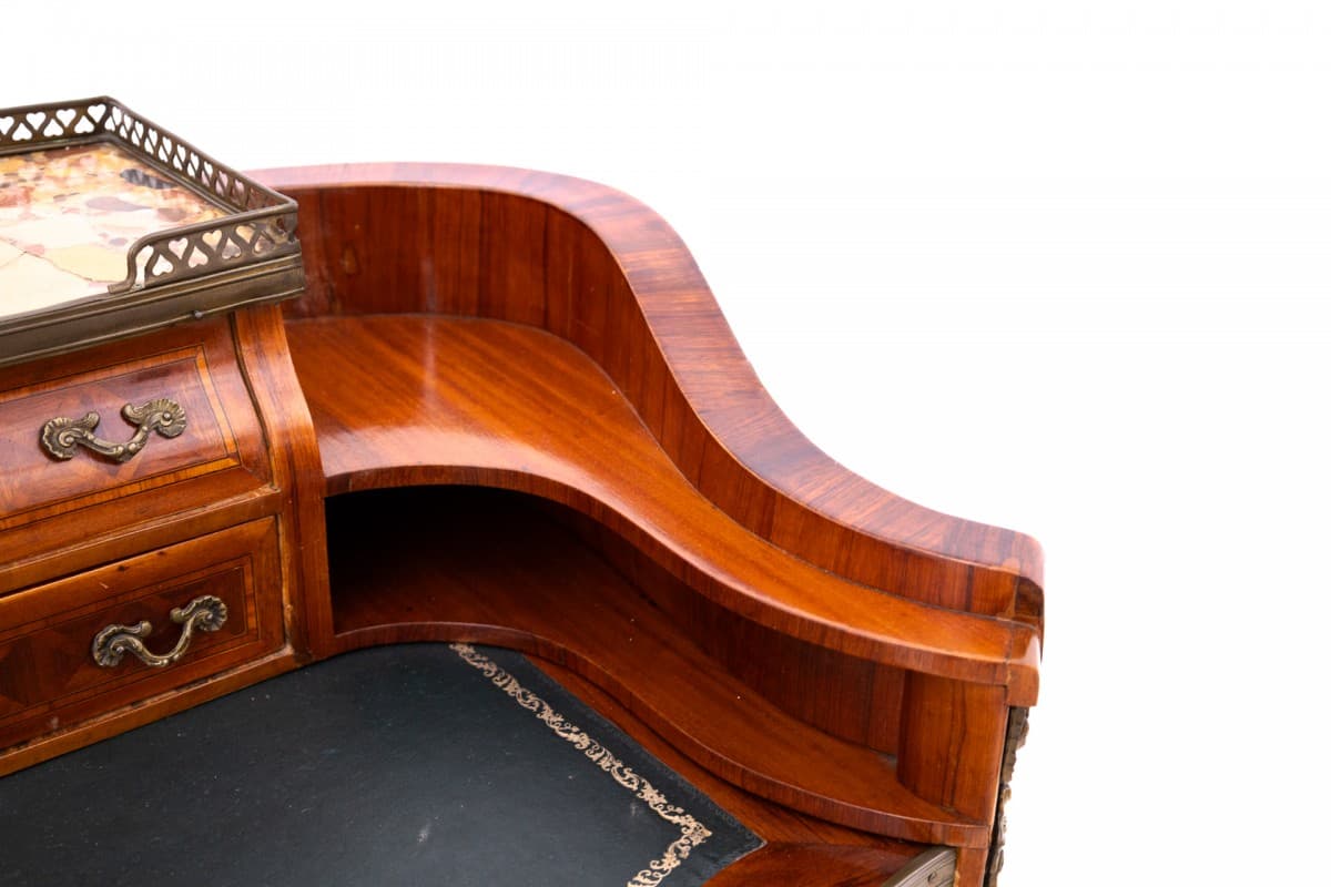 Biurko damskie, styl Ludwika XV, orzech brązowy, skóra czarna, mosiądz złoty, marmur kremowy, Francja, początek XX w. - 192862