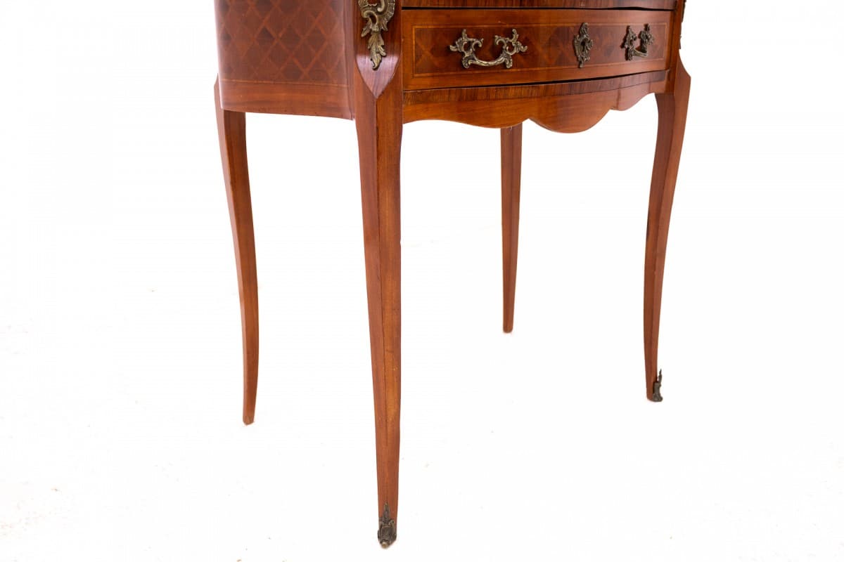 Biurko damskie, styl Ludwika XV, orzech brązowy, skóra czarna, mosiądz złoty, marmur kremowy, Francja, początek XX w. - 192864