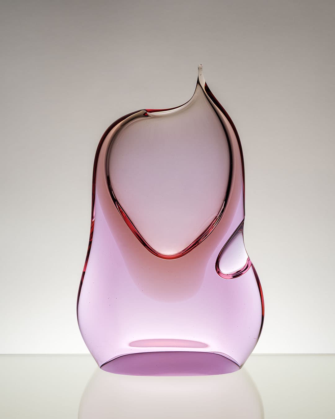 Forma szklana, liliowy, szkło neodymowe, proj. J. Cvrcek, M. Klinger, Czechosłowacja, lata 70. - 193420