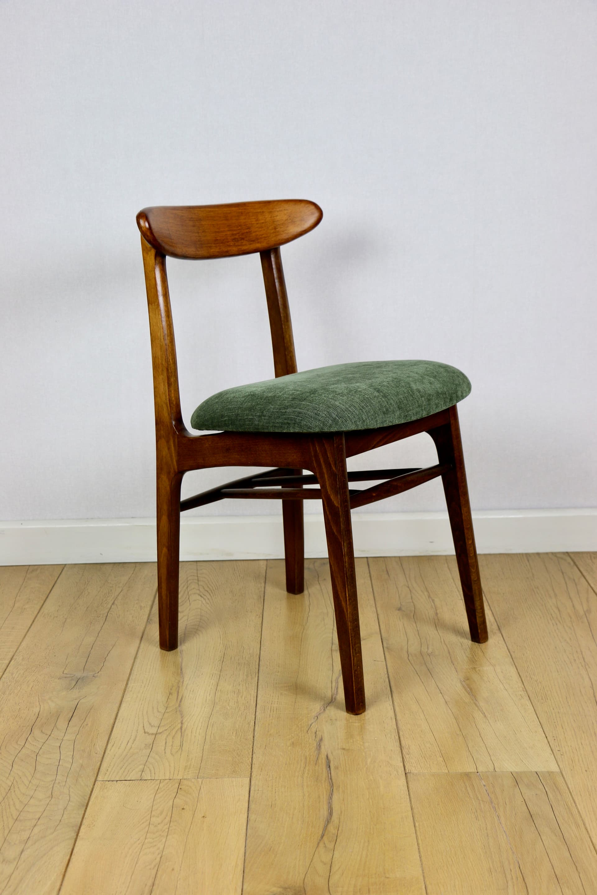 Krzesło, zielone, proj. R. Hałas, Polska, lata 70. - 193954