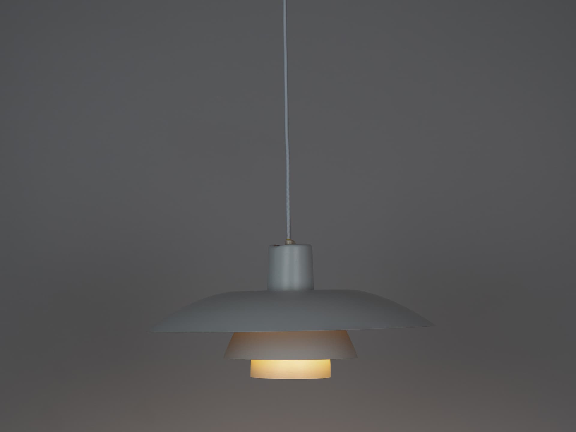 Lampa wisząca PH 4/3, biały, aluminium, proj. P. Henningsen, Louis Poulsen, Dania, lata 70. - 194276