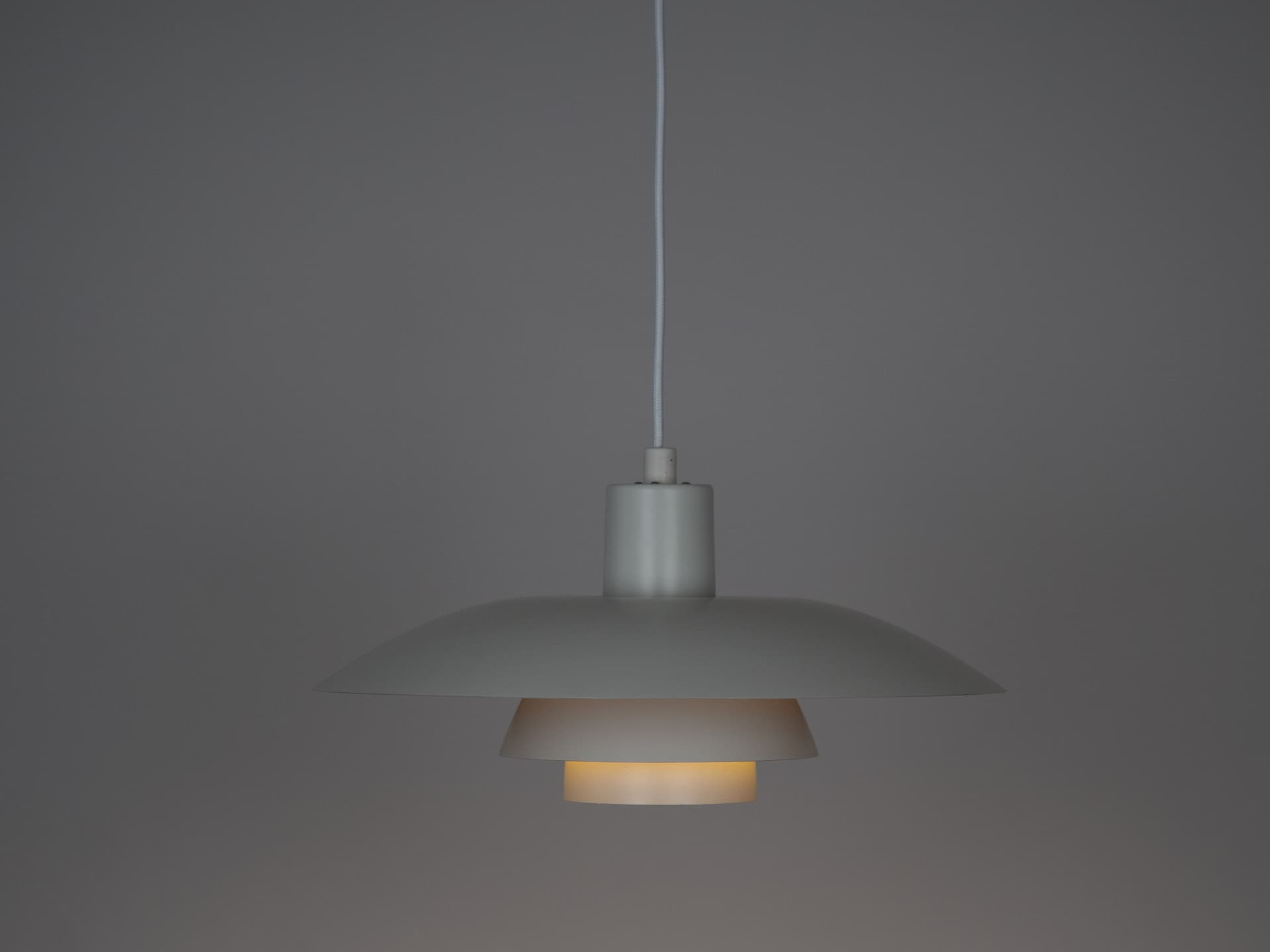 Lampa wisząca PH 4/3, biały, aluminium, proj. P. Henningsen, Louis Poulsen, Dania, lata 90. - 194475