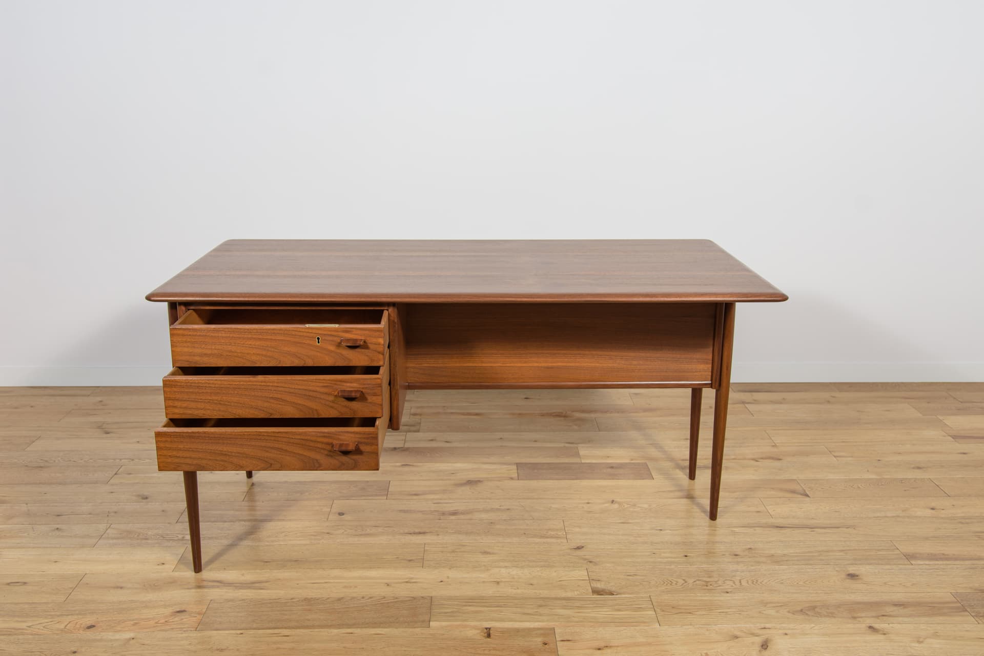 Biurko, orzech brązowy, proj. G. Strand, Lelangs Möbelfabrik, Szwecja, lata 60. - 195067