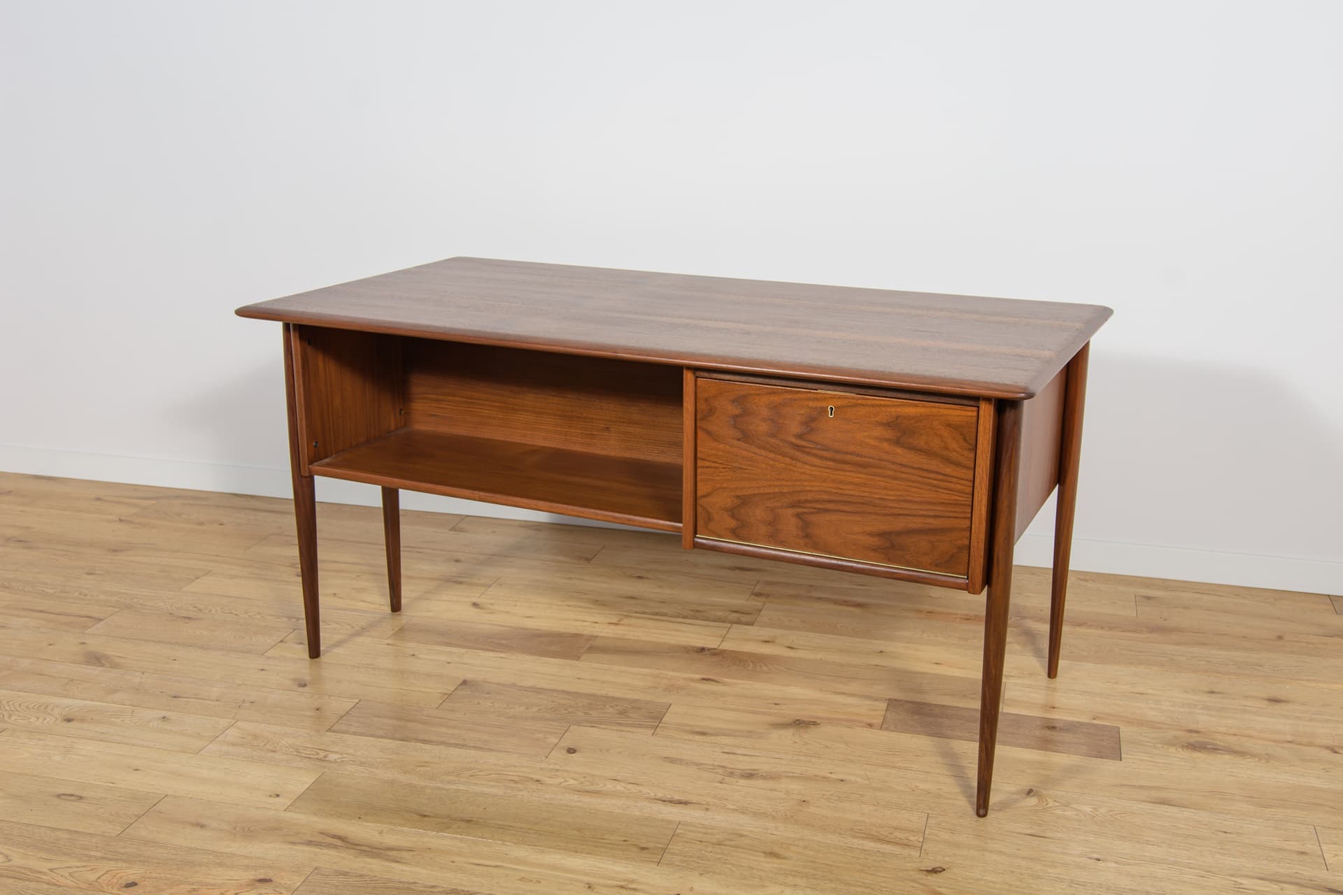 Biurko, orzech brązowy, proj. G. Strand, Lelangs Möbelfabrik, Szwecja, lata 60. - 195065