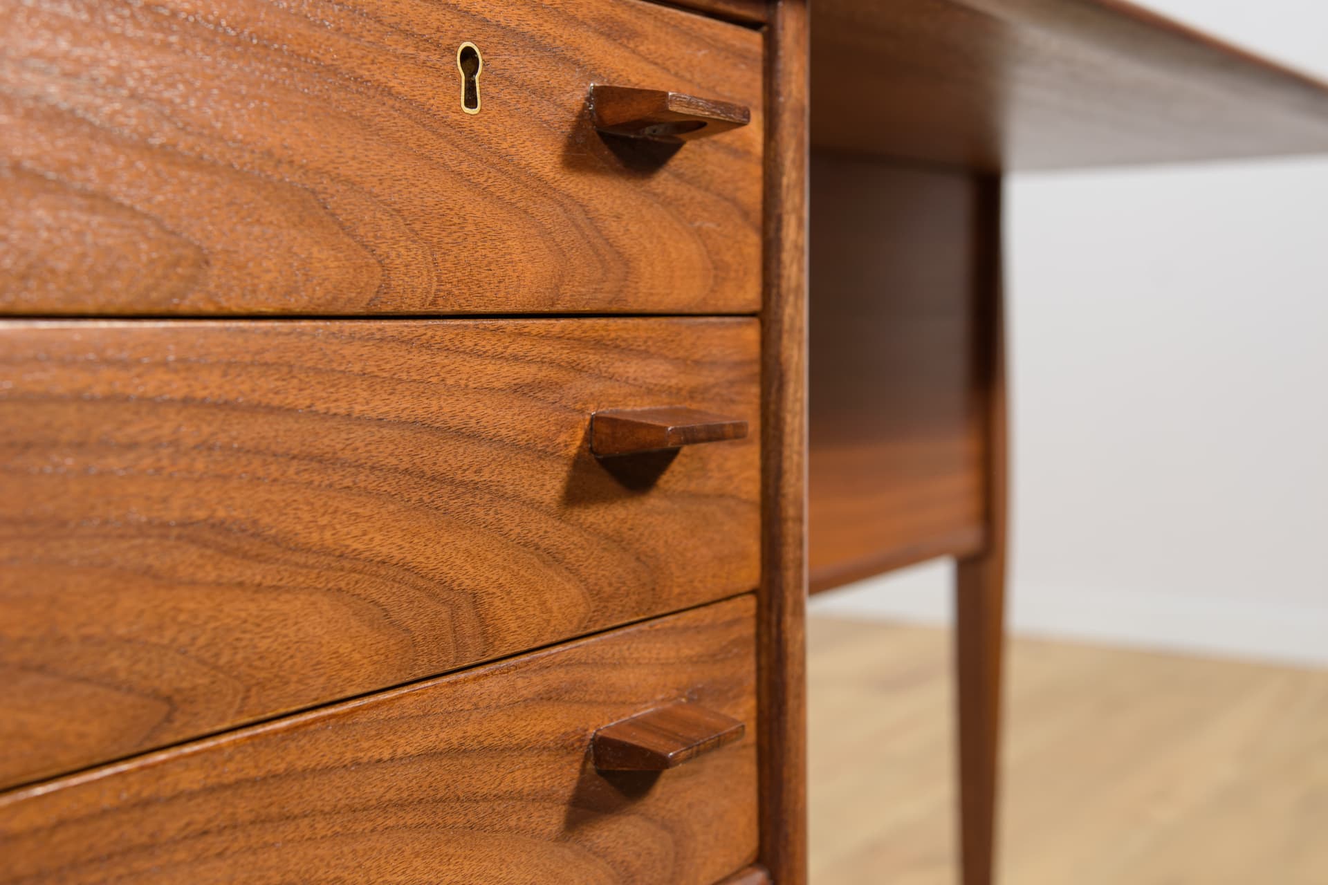 Biurko, orzech brązowy, proj. G. Strand, Lelangs Möbelfabrik, Szwecja, lata 60. - 195069