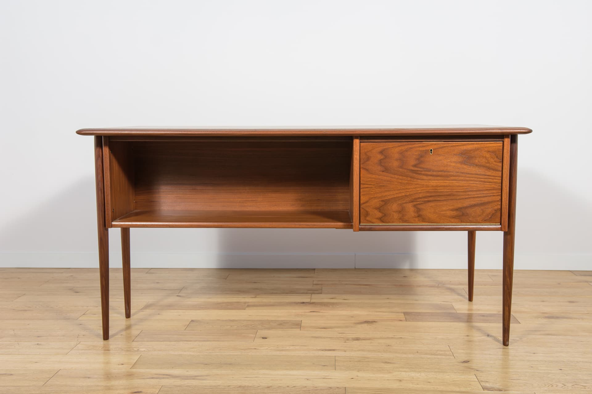 Biurko, orzech brązowy, proj. G. Strand, Lelangs Möbelfabrik, Szwecja, lata 60. - 195064