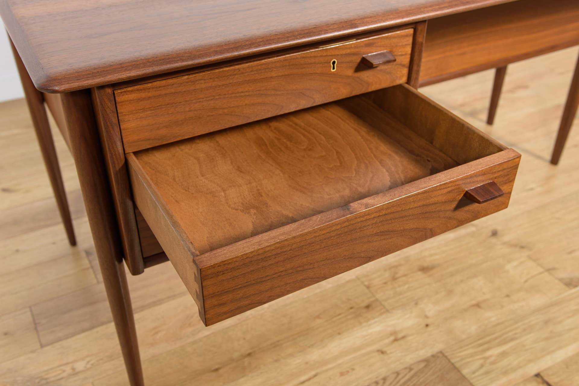 Biurko, orzech brązowy, proj. G. Strand, Lelangs Möbelfabrik, Szwecja, lata 60. - 195070