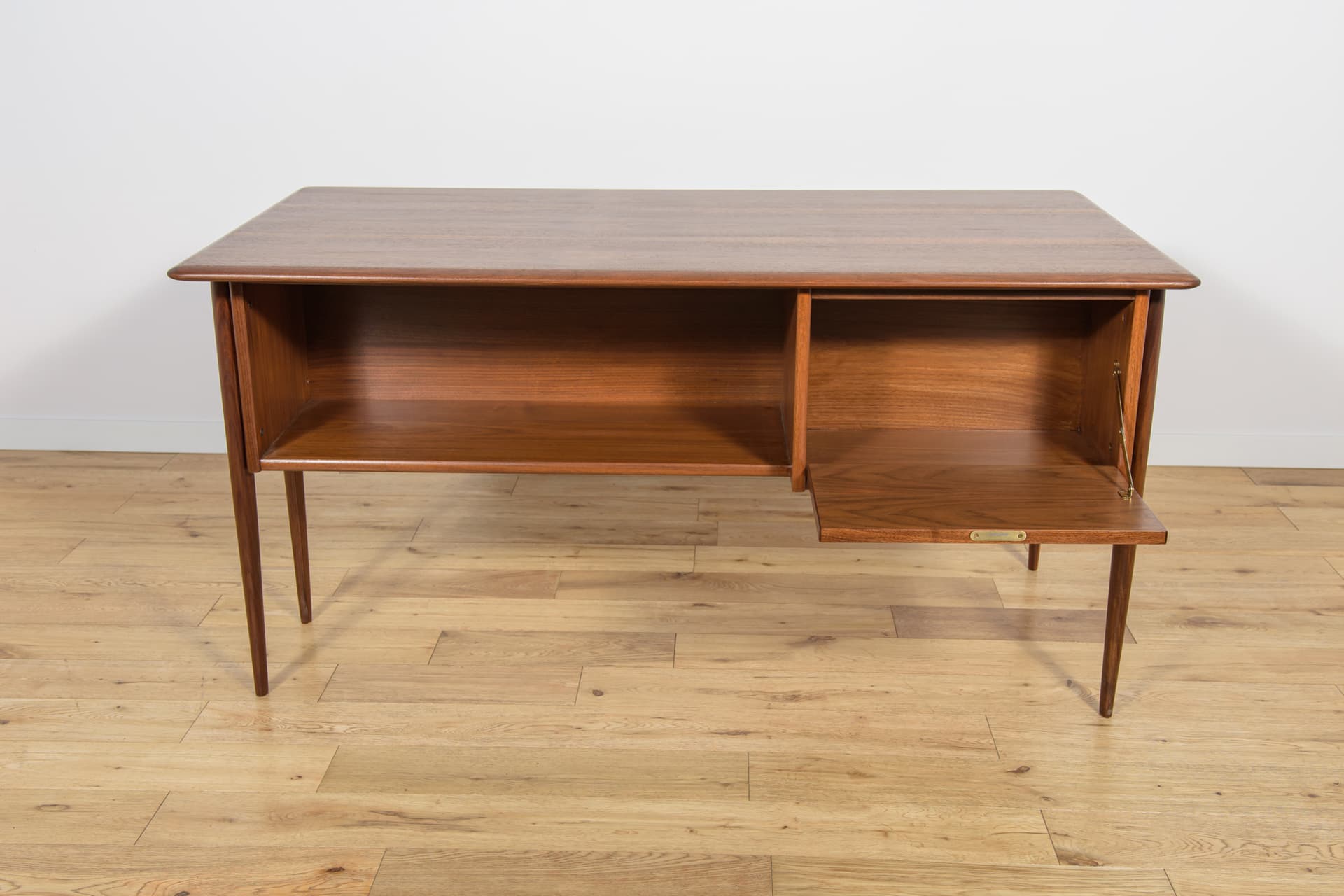 Biurko, orzech brązowy, proj. G. Strand, Lelangs Möbelfabrik, Szwecja, lata 60. - 195068