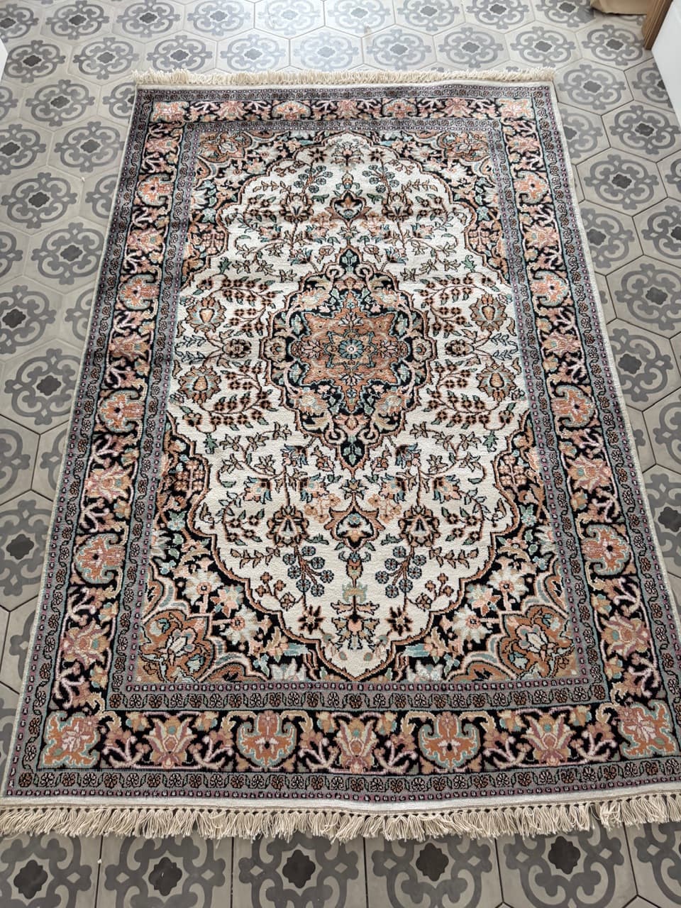 Rug Ghoum, 200x120 cm, ivory white silk, India - 195131