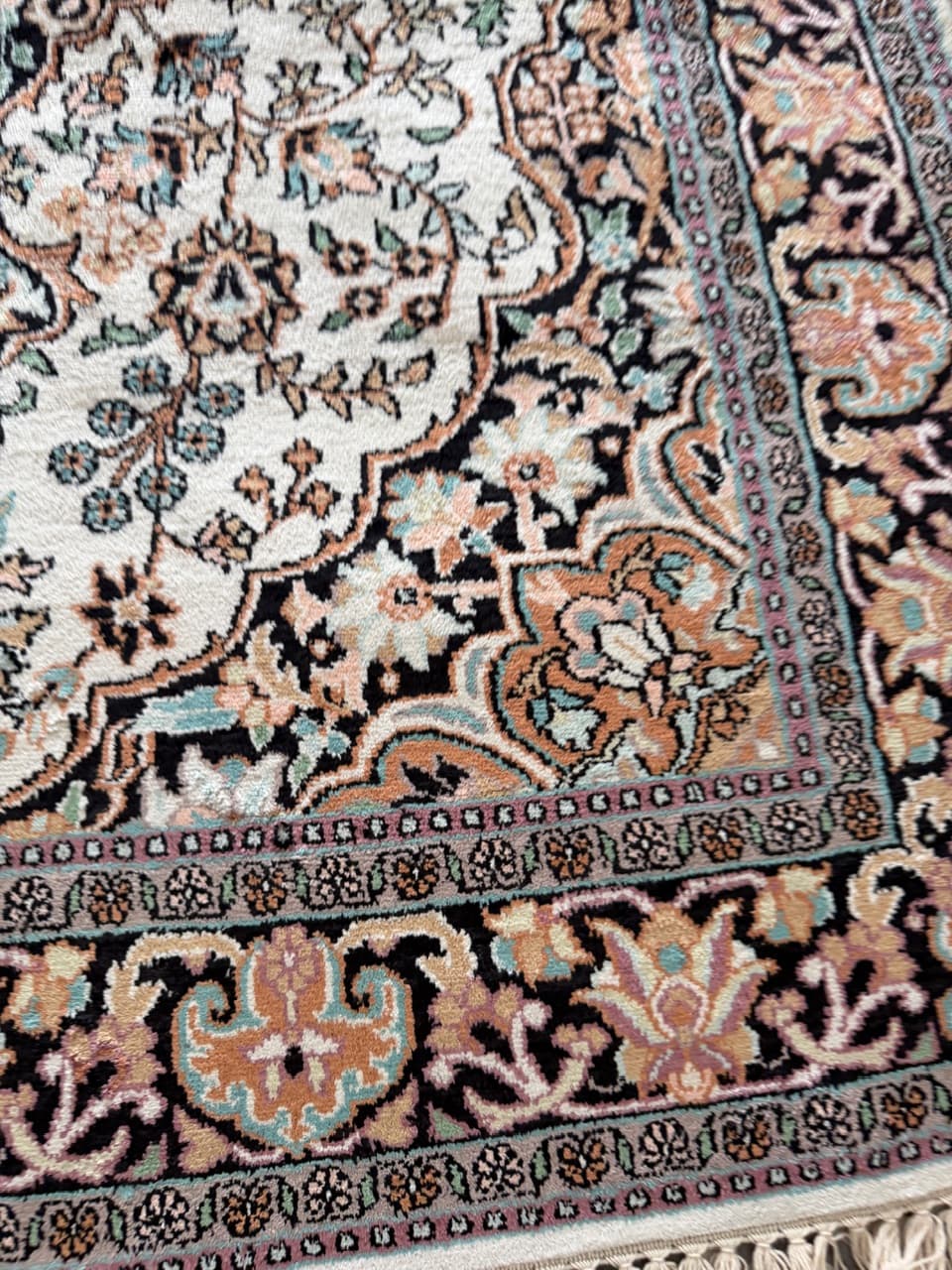 Rug Ghoum, 200x120 cm, ivory white silk, India - 195126