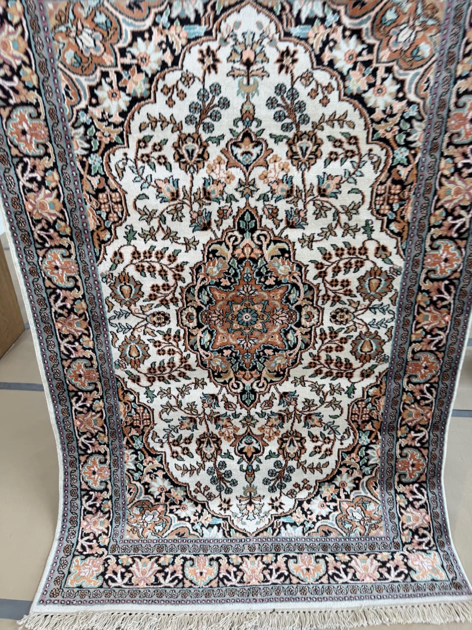 Rug Ghoum, 200x120 cm, ivory white silk, India - 195122