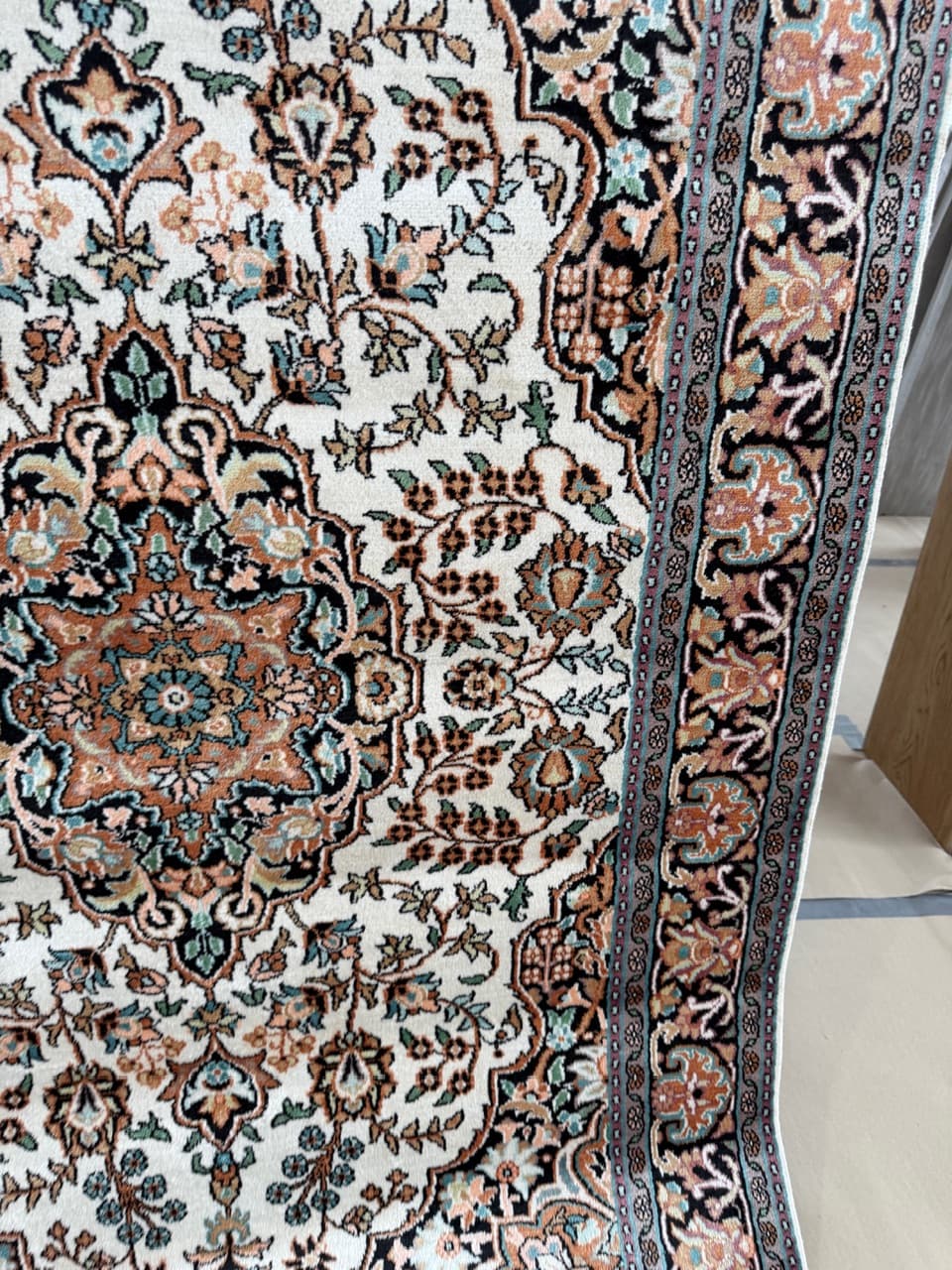 Rug Ghoum, 200x120 cm, ivory white silk, India - 195124