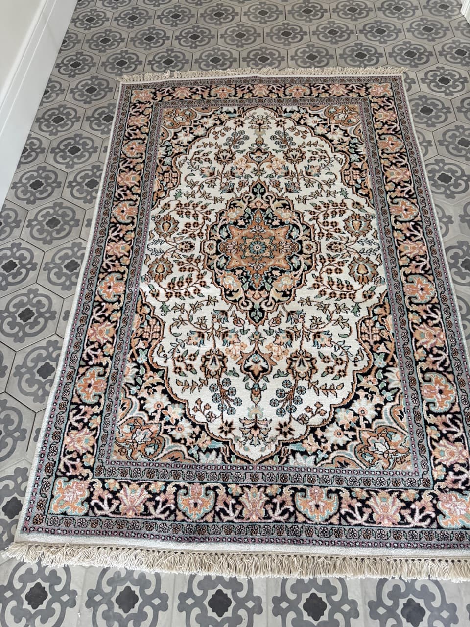 Rug Ghoum, 200x120 cm, ivory white silk, India - 195127