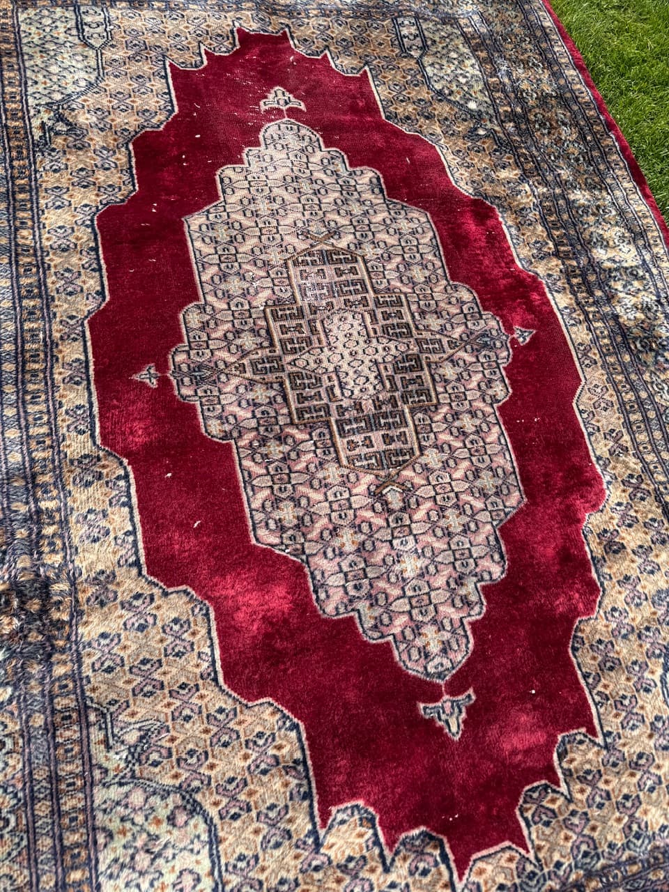 Rug Buchara, Art déco, 195x130 cm, red wool, Pakistan, 1970s. - 195159