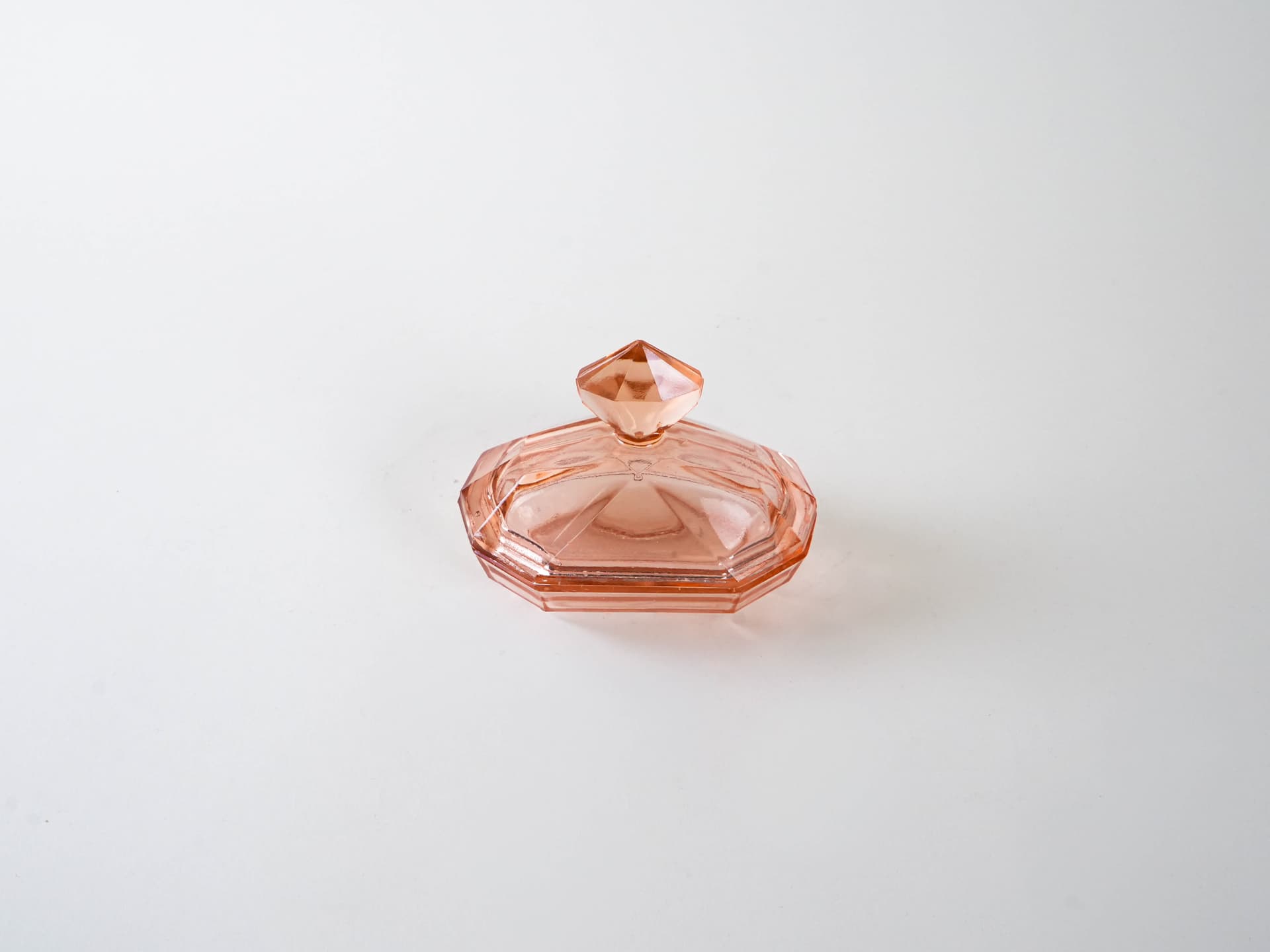 Butter dish Art Deco, pink glass, Italy, 1930s. - 195191