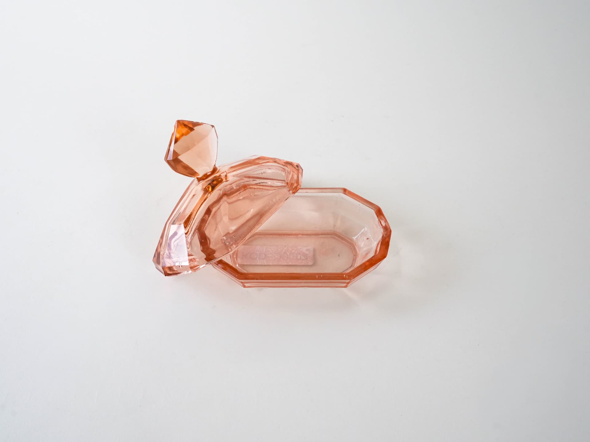 Butter dish Art Deco, pink glass, Italy, 1930s. - 195193