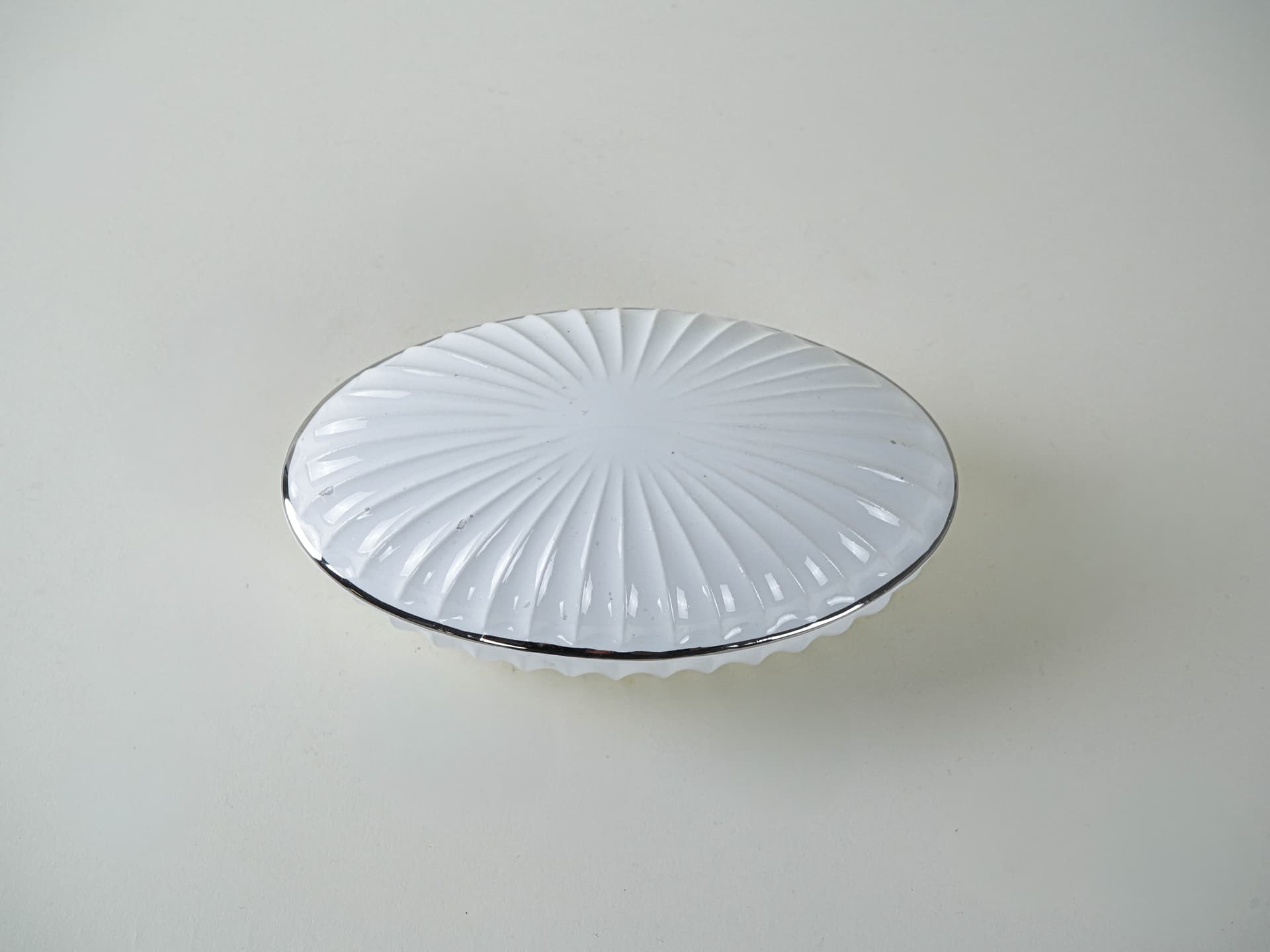 Trinket box shell, ivory white porcelain, Italy, 1970s. - 195235