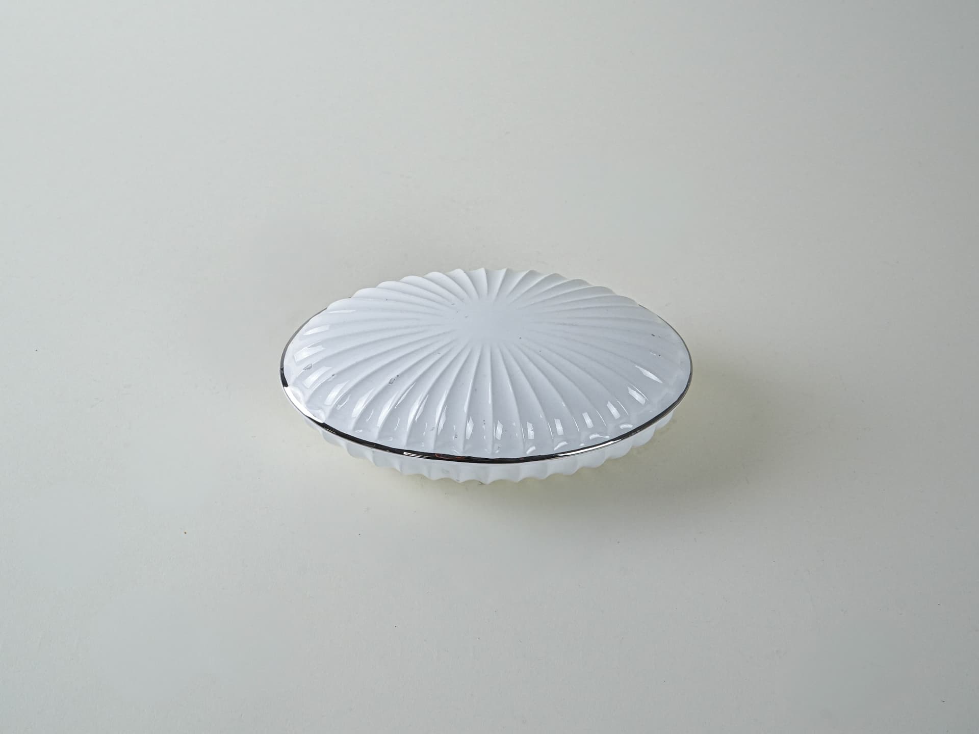 Trinket box shell, ivory white porcelain, Italy, 1970s. - 195233