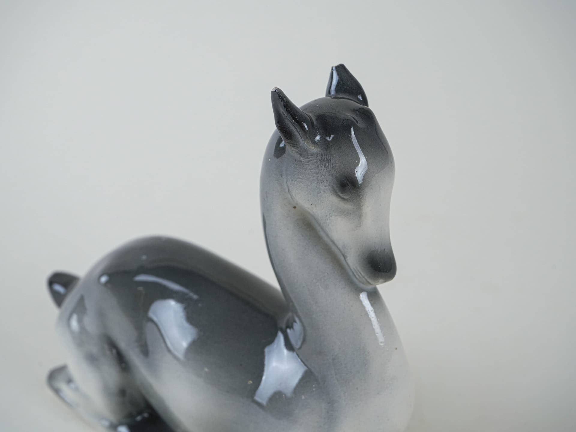 Figurka sarna, szary, ceramika, Dania, lata 70. - 195253