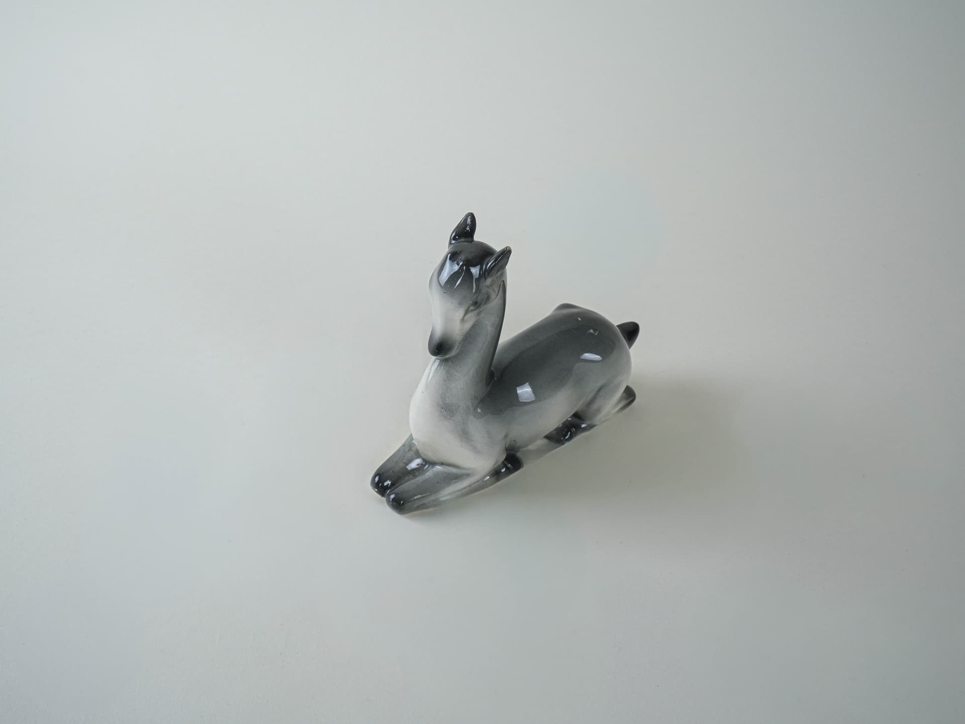 Figurka sarna, szary, ceramika, Dania, lata 70. - 195250