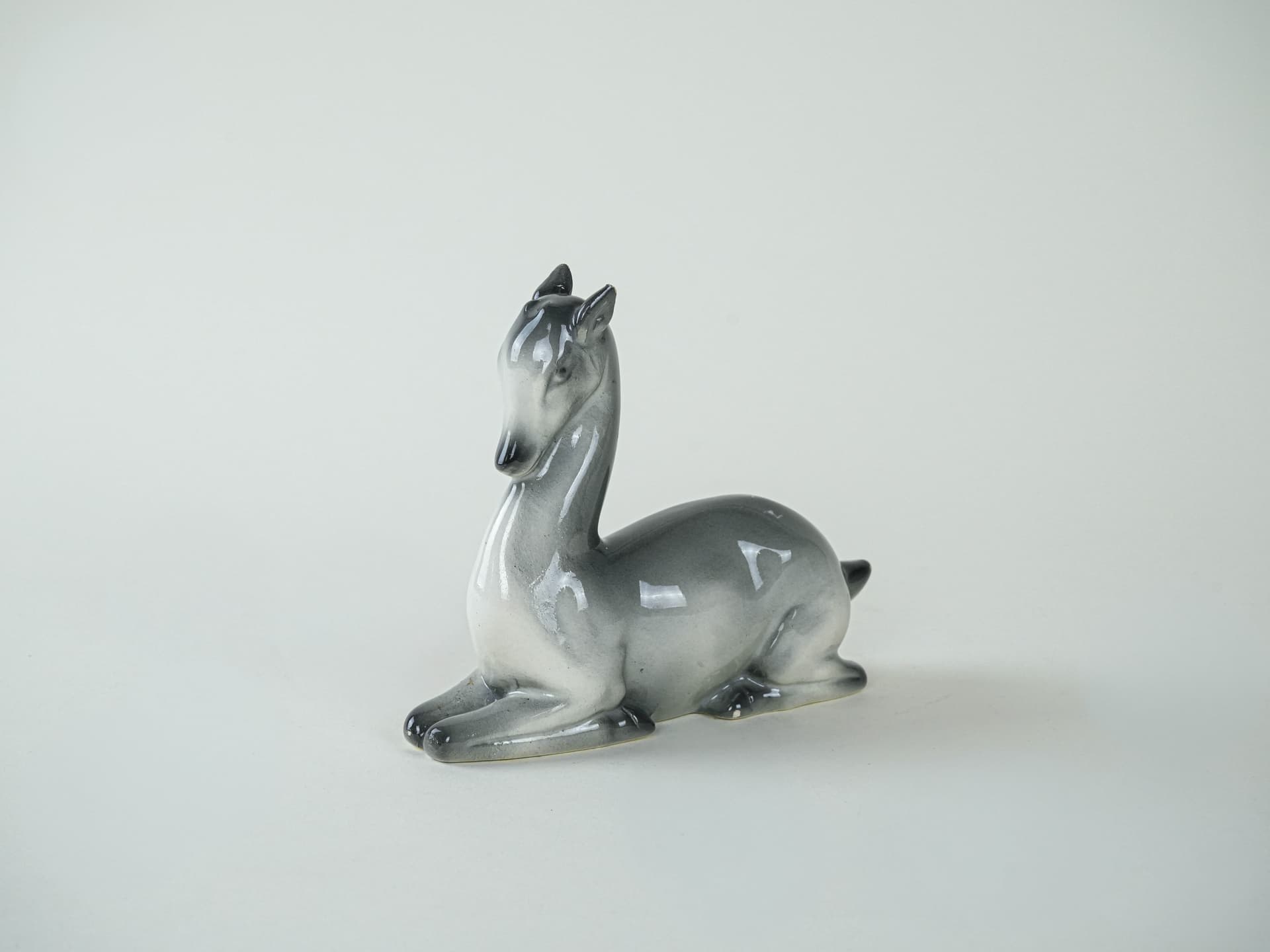 Figurka sarna, szary, ceramika, Dania, lata 70. - 195251