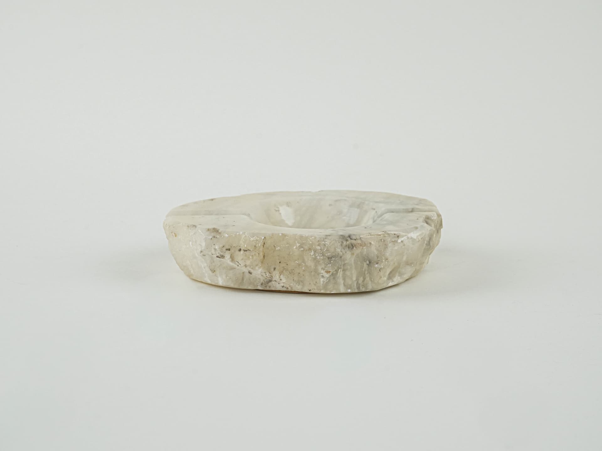 Ashtray, beige onyx, Italy, 1970s. - 195474