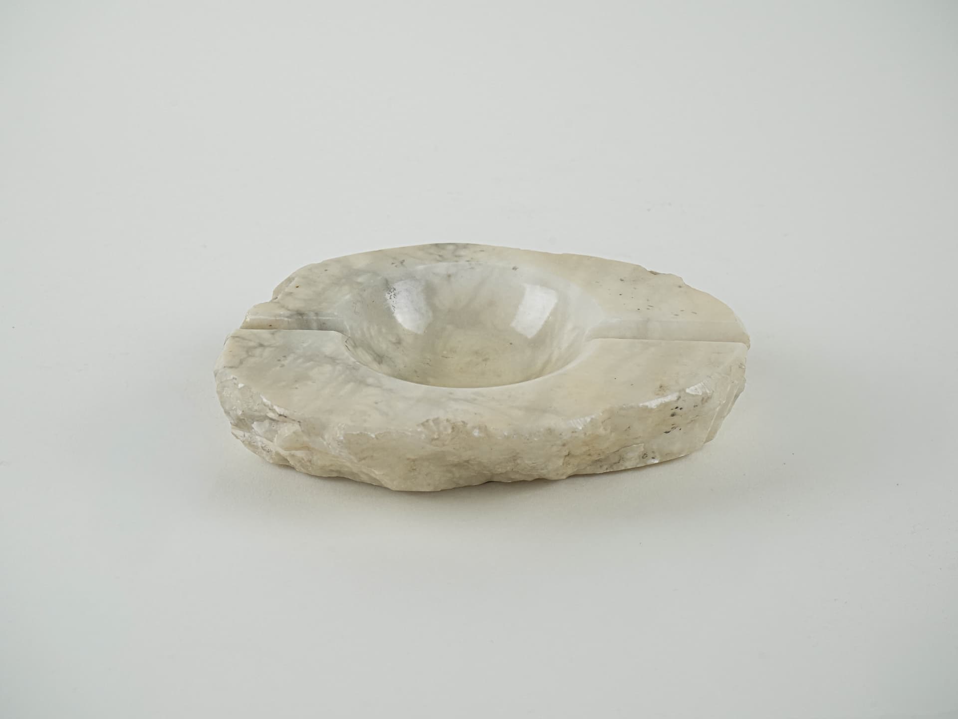 Ashtray, beige onyx, Italy, 1970s. - 195475
