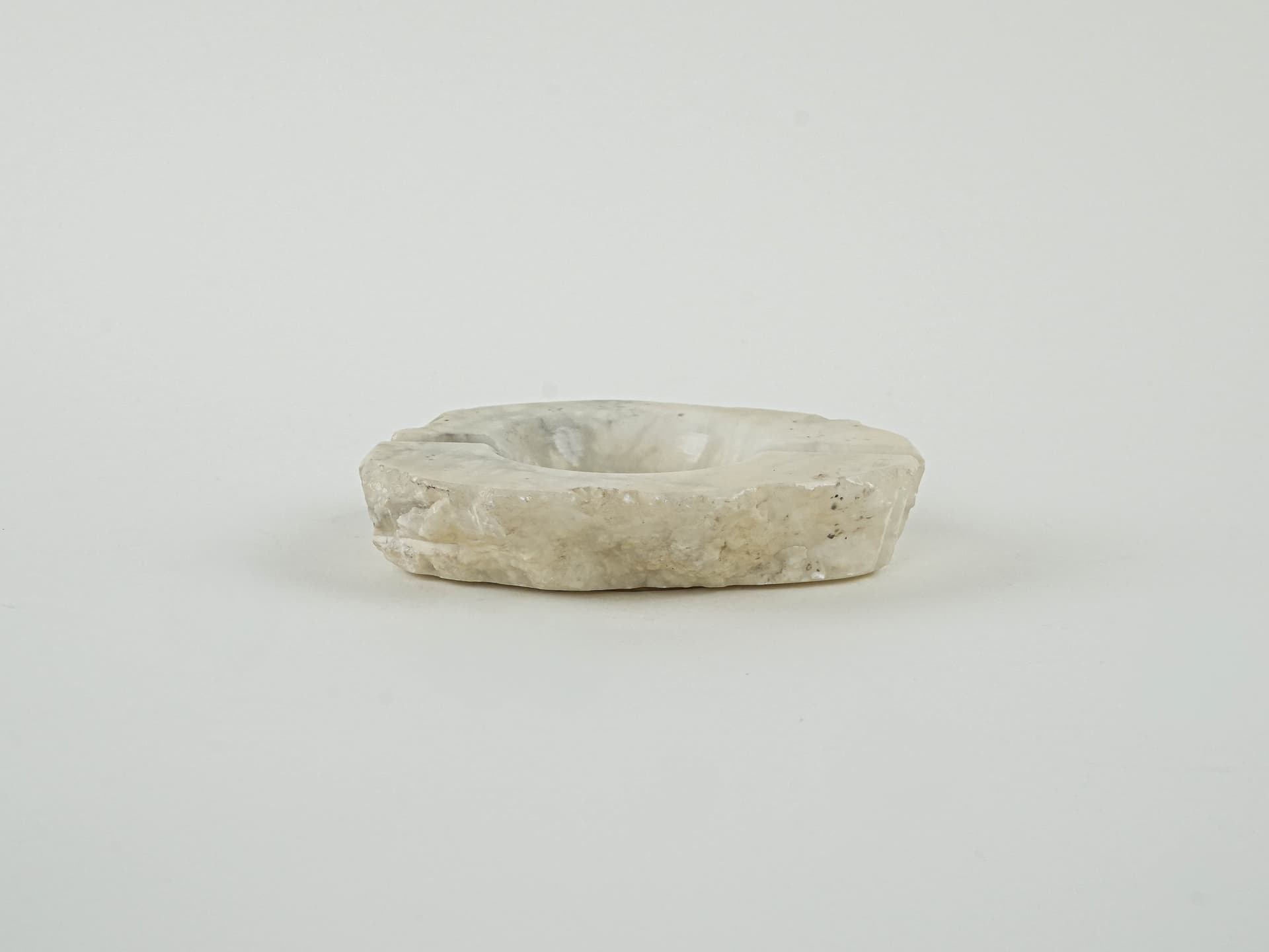 Ashtray, beige onyx, Italy, 1970s. - 195473