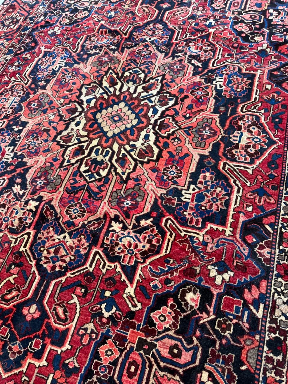 Rug Bahtiari Hamadan, 385x300 cm, multicolor wool, Iran - 195766