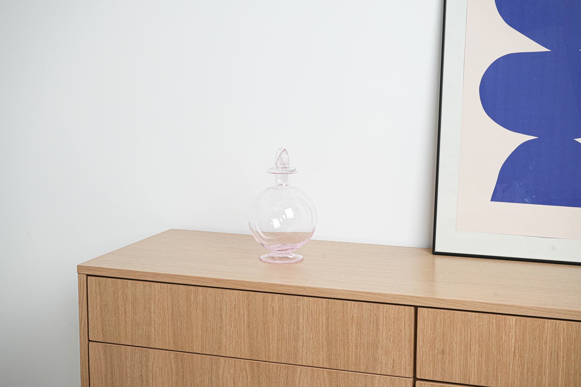 Carafe, spherical, pink glass, Italy, 1970s. - 195934