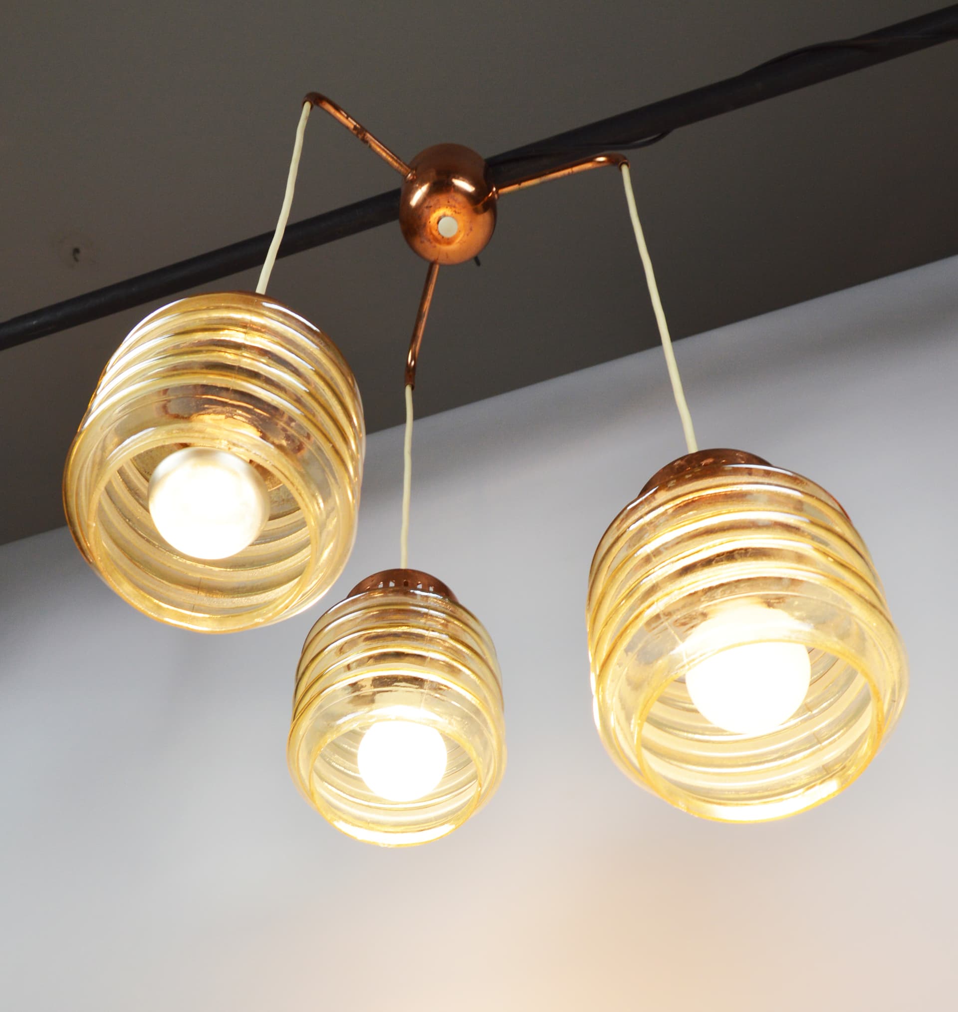 Cascade pendant lamp, honey glass, copper, Europe, 1970s. - 196038