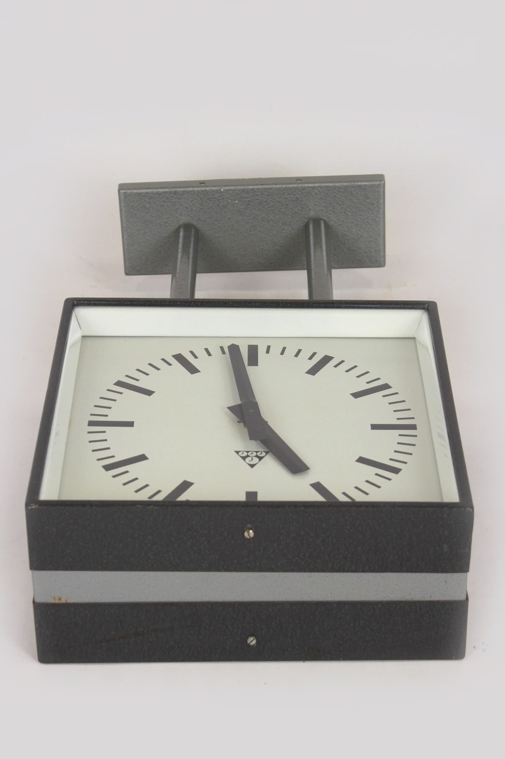 Dwustronny zegar kolejowy, szary, metal, Pragotron, Czechy, lata 80. - 196189