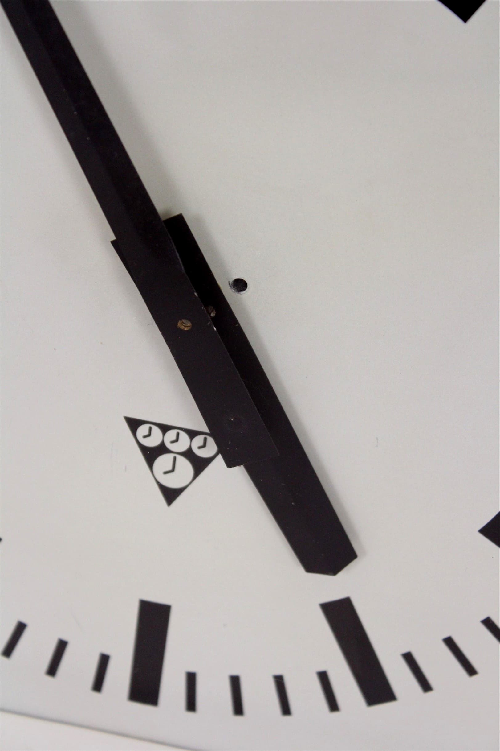 Dwustronny zegar kolejowy, szary, metal, Pragotron, Czechy, lata 80. - 196180