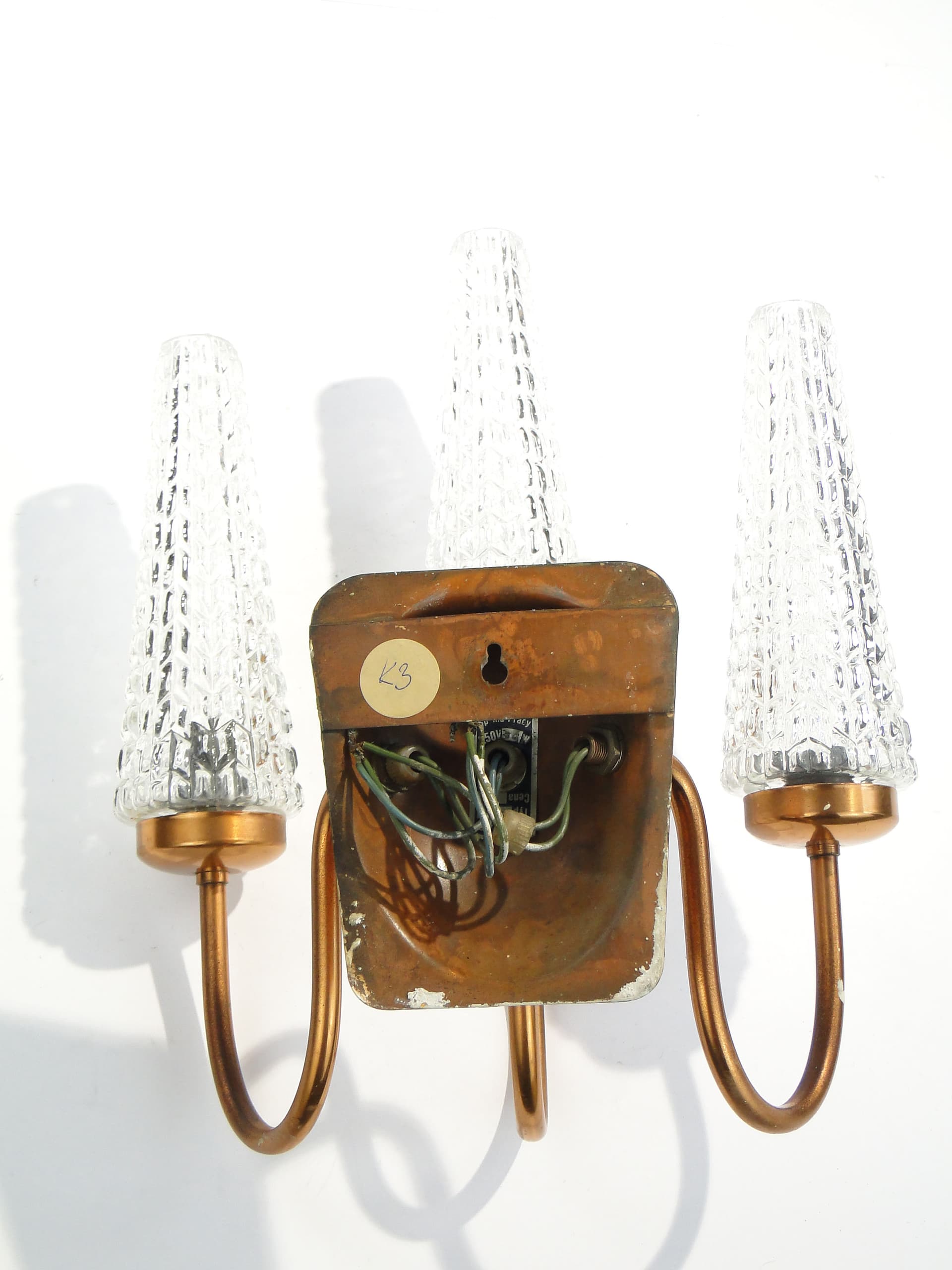 Kinkiet trójramienny, miedź, szkło, Polska, lata 70. - 1363