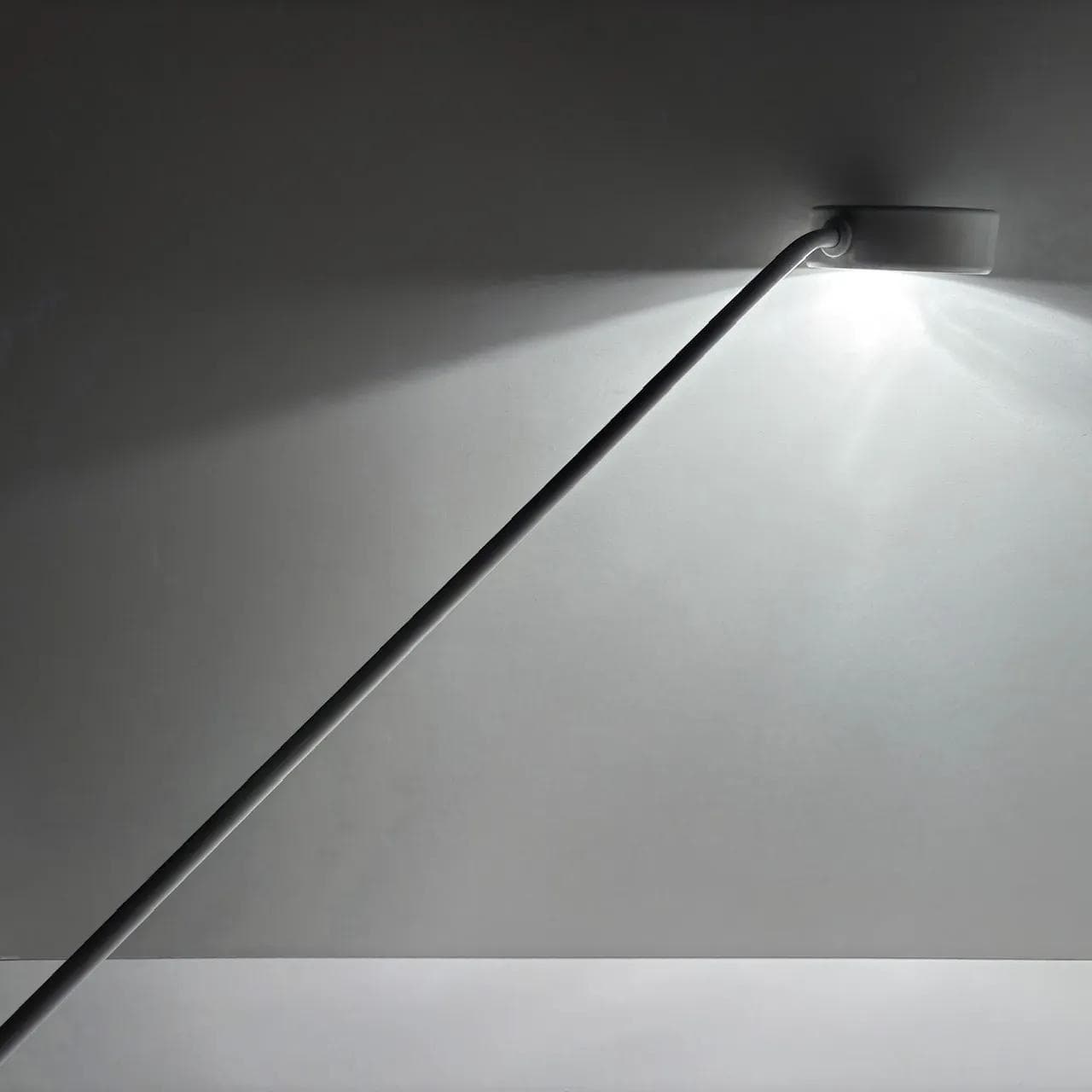 Lampa biurkowa, stal biała, Włochy, lata 80. - 13728