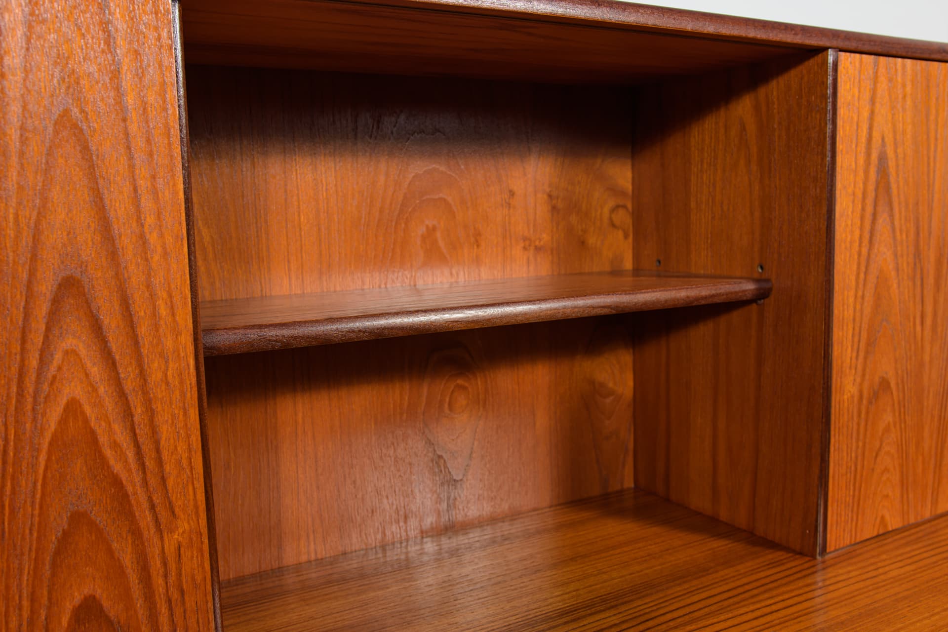 Cabinet, light brown teak, by V. Wilkins, G-Plan, United Kingdom, 1960s. - 196490