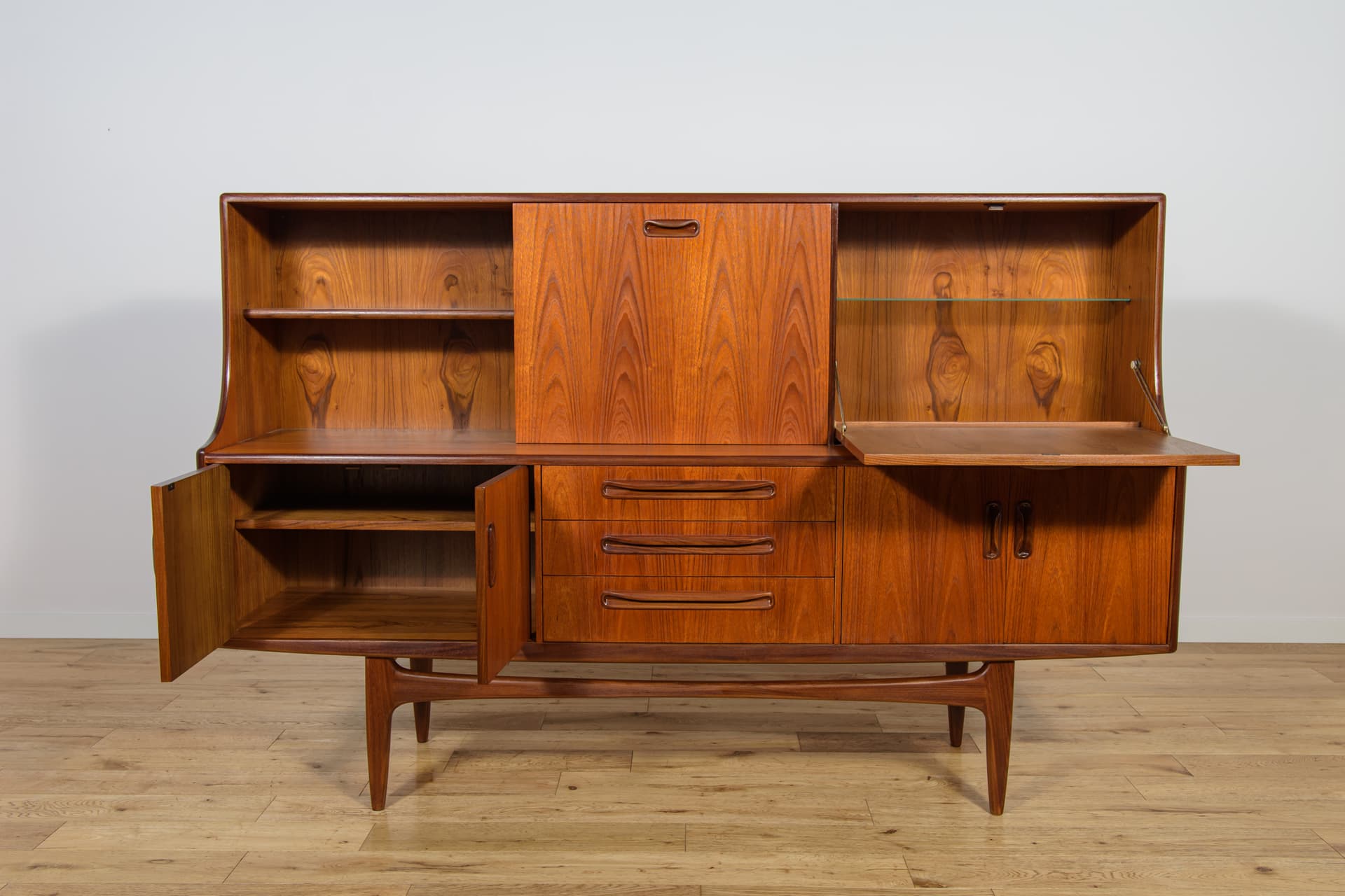 Cabinet, light brown teak, by V. Wilkins, G-Plan, United Kingdom, 1960s. - 196486