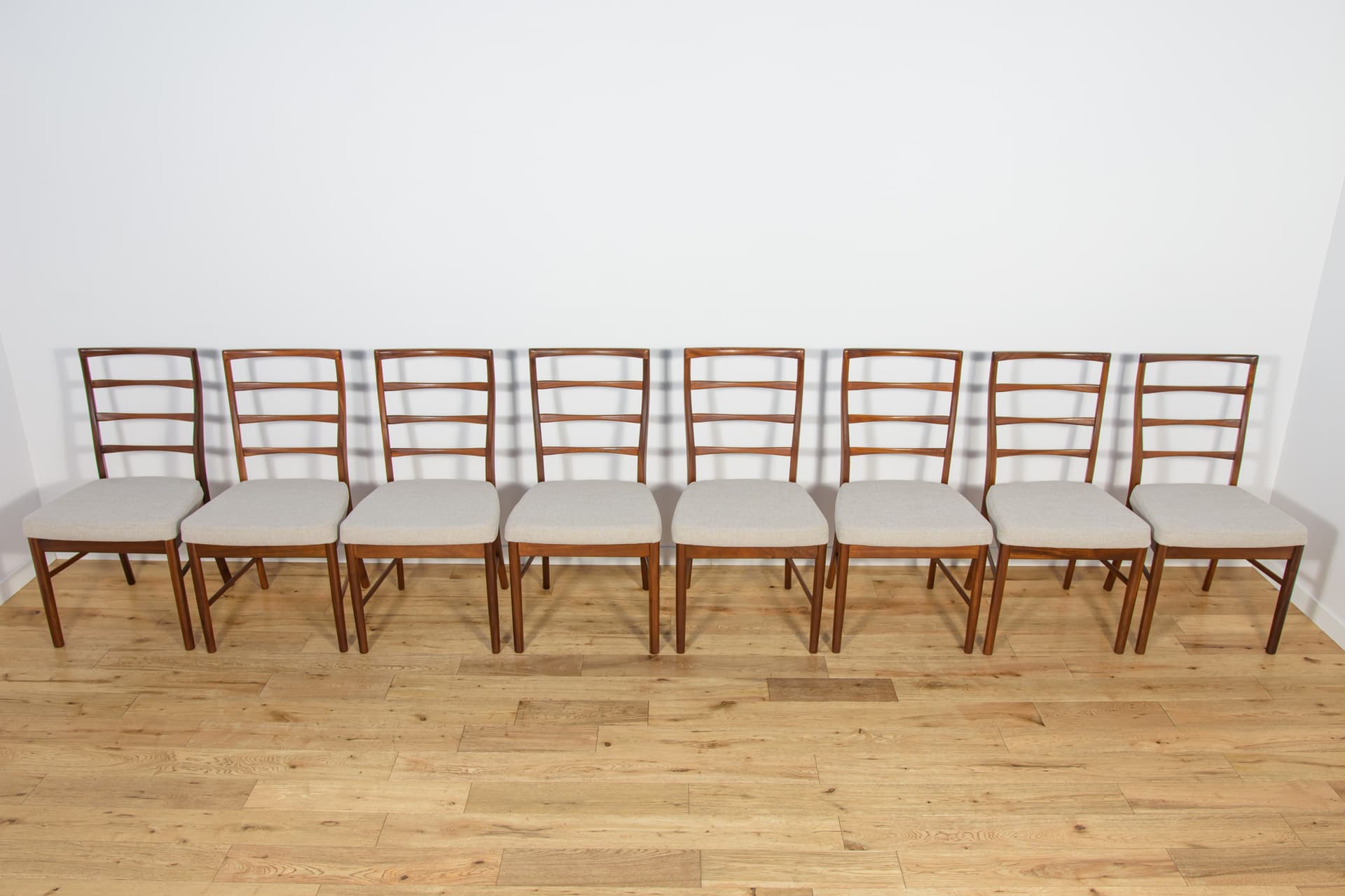 Komplet ośmiu krzeseł, teak, tapicerka beżowa, McIntosh, Wielka Brytania, lata 60. - 196496