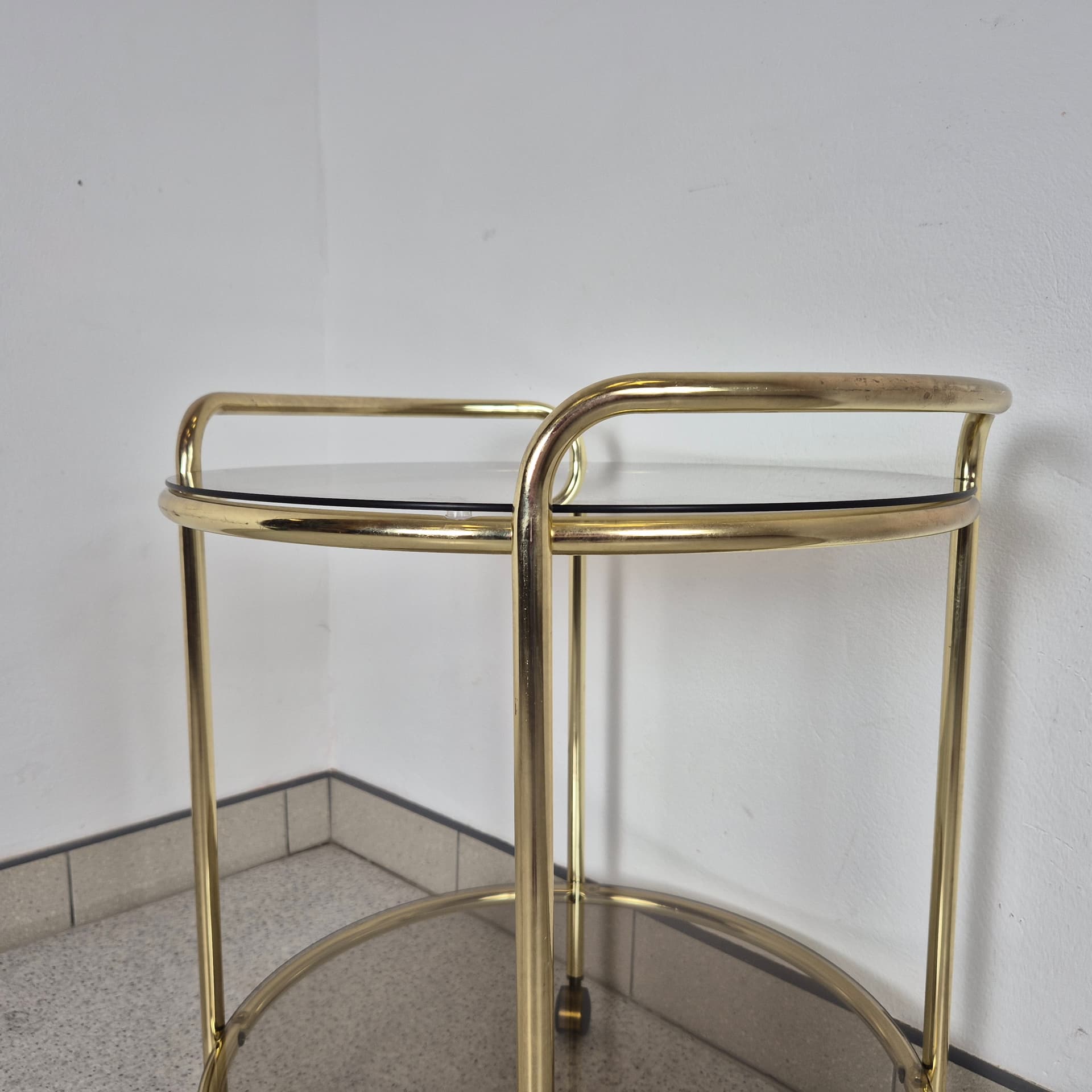 Bar cart Hollywood Regency, golden brass, smoked glass, Germany, 1980s. - 196794