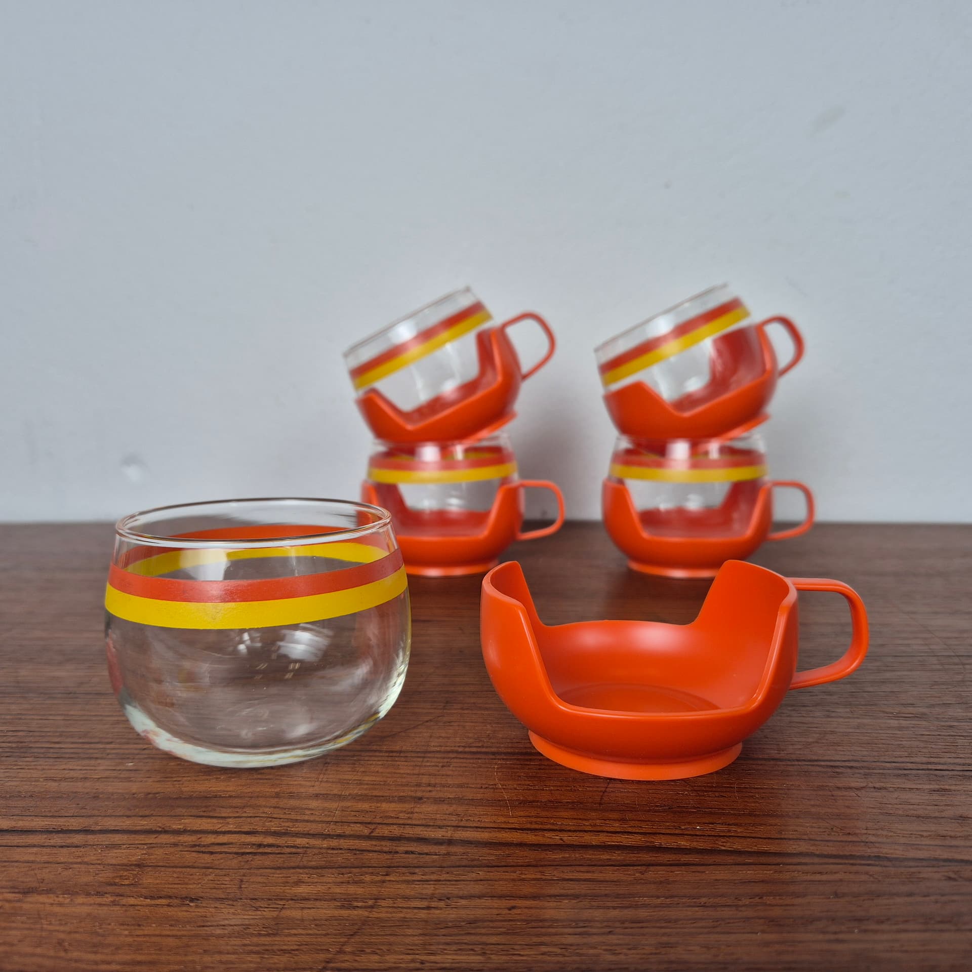 Komplet szklanek, multicolor szkło, plastik pomarańczowy, Niemcy, lata 60. - 197042