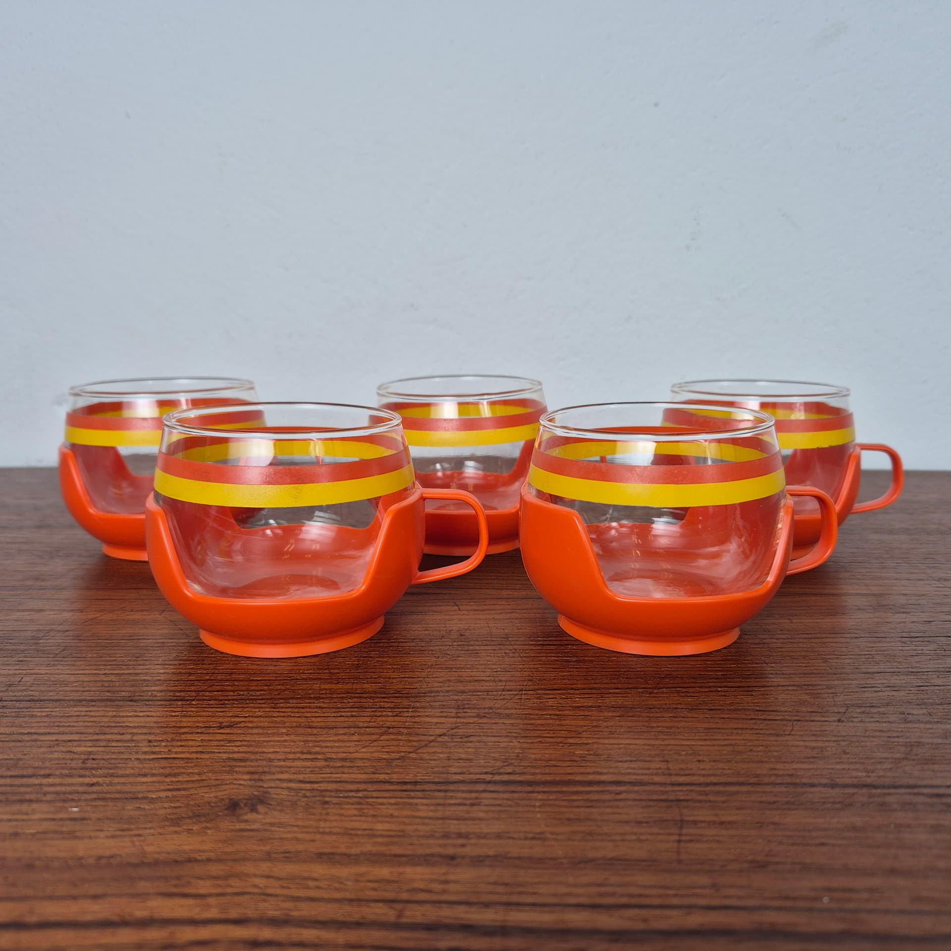 Komplet szklanek, multicolor szkło, plastik pomarańczowy, Niemcy, lata 60. - 197043