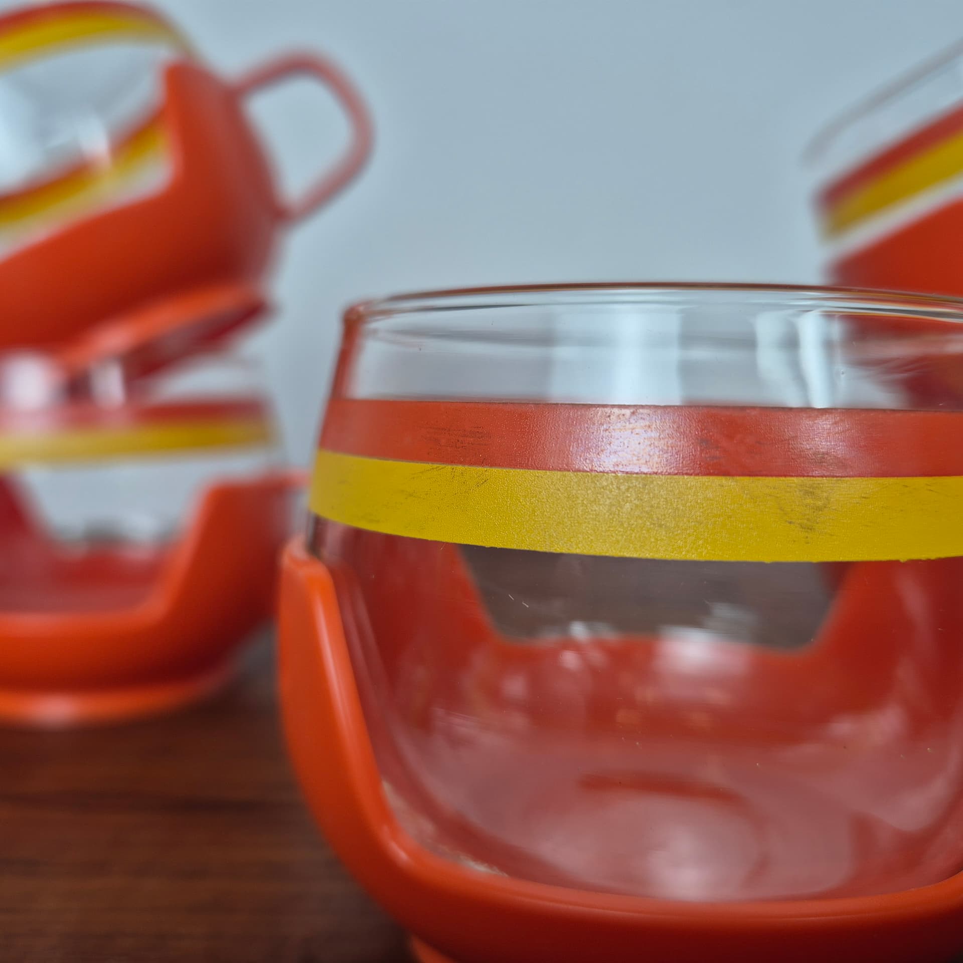 Komplet szklanek, multicolor szkło, plastik pomarańczowy, Niemcy, lata 60. - 197040