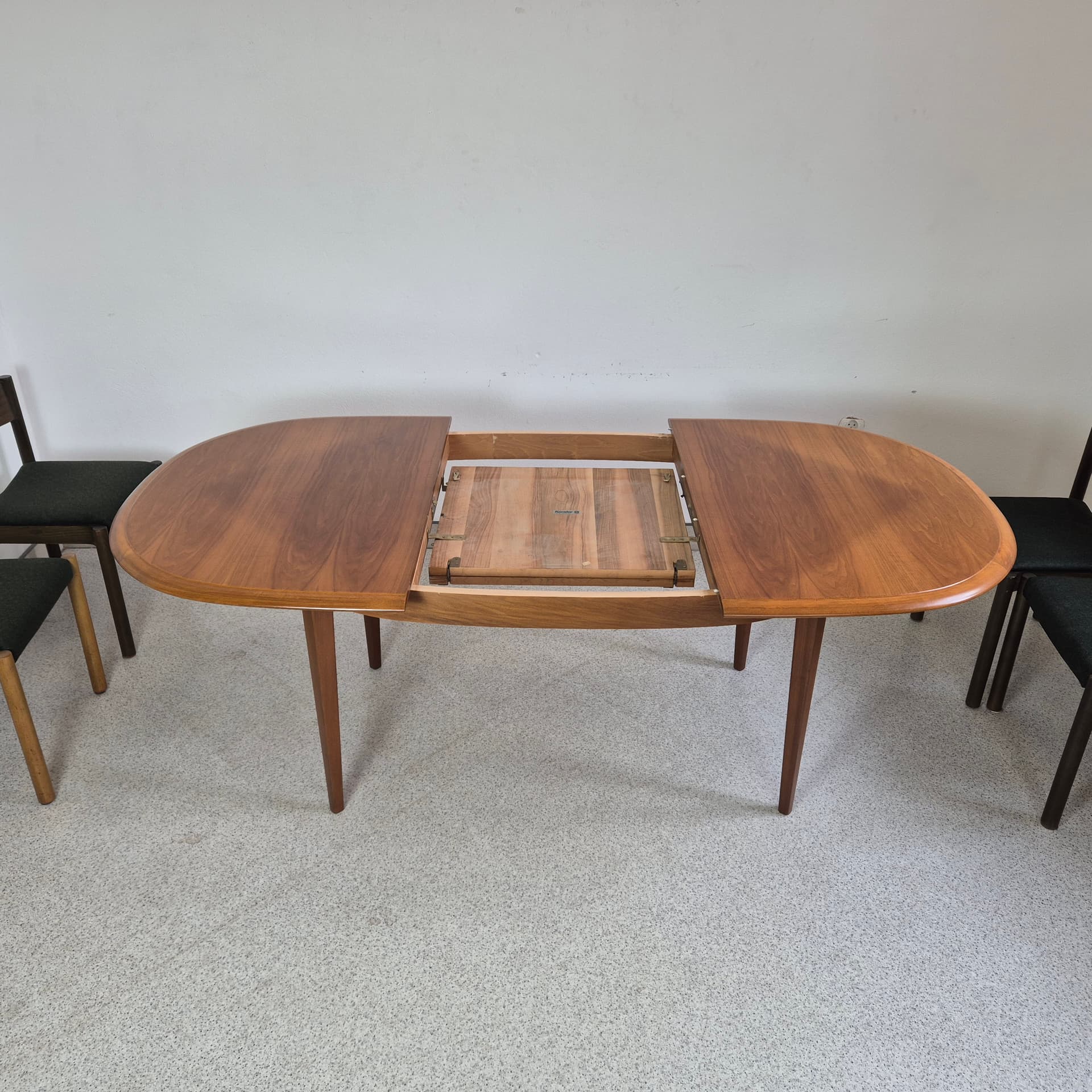 Stół rozkładany, orzech brązowy, Kondor, Niemcy, lata 80. - 197110