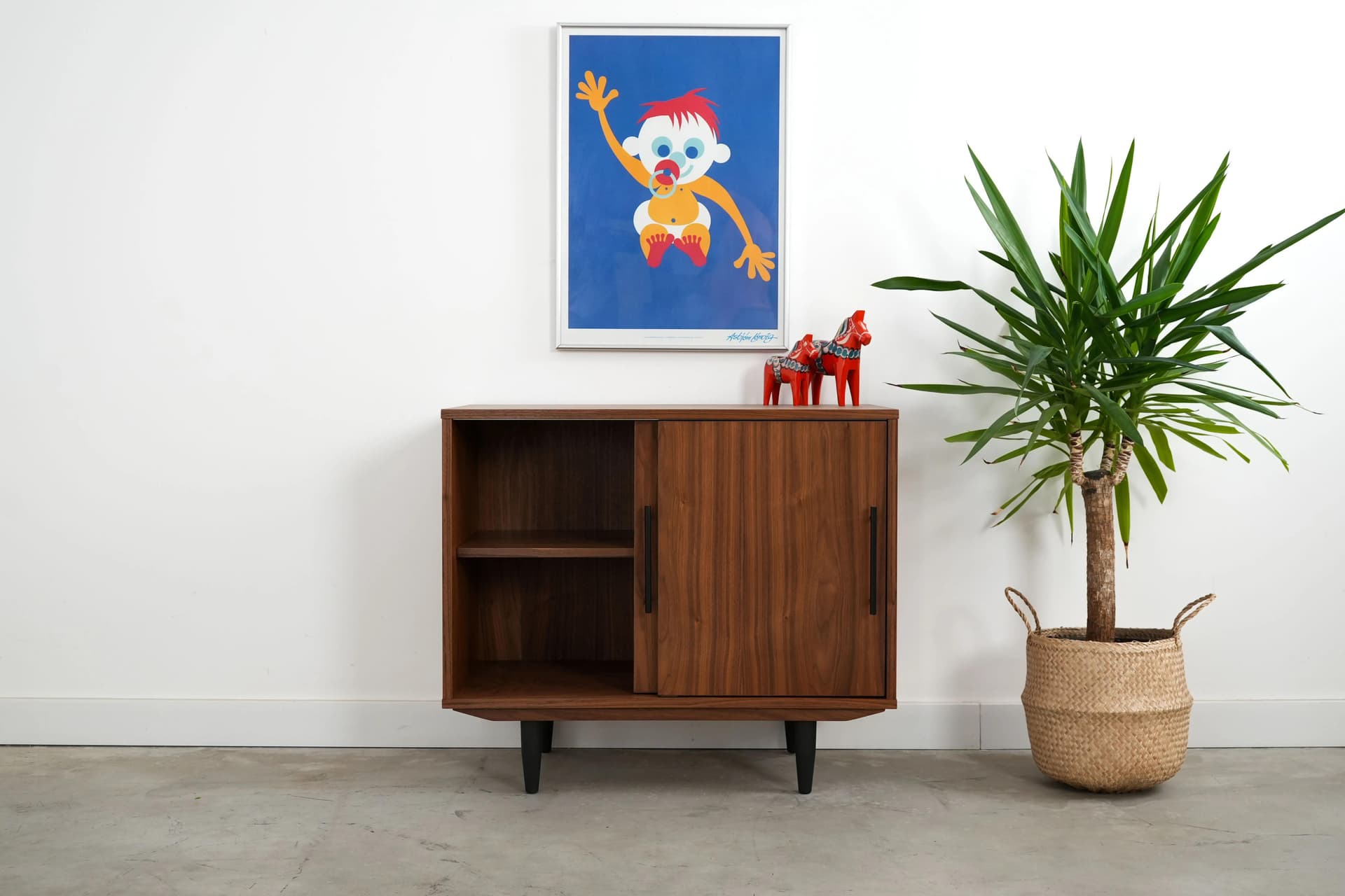 Szafka skandynawska, orzech brązowy, Polska, lata 60. - 13737