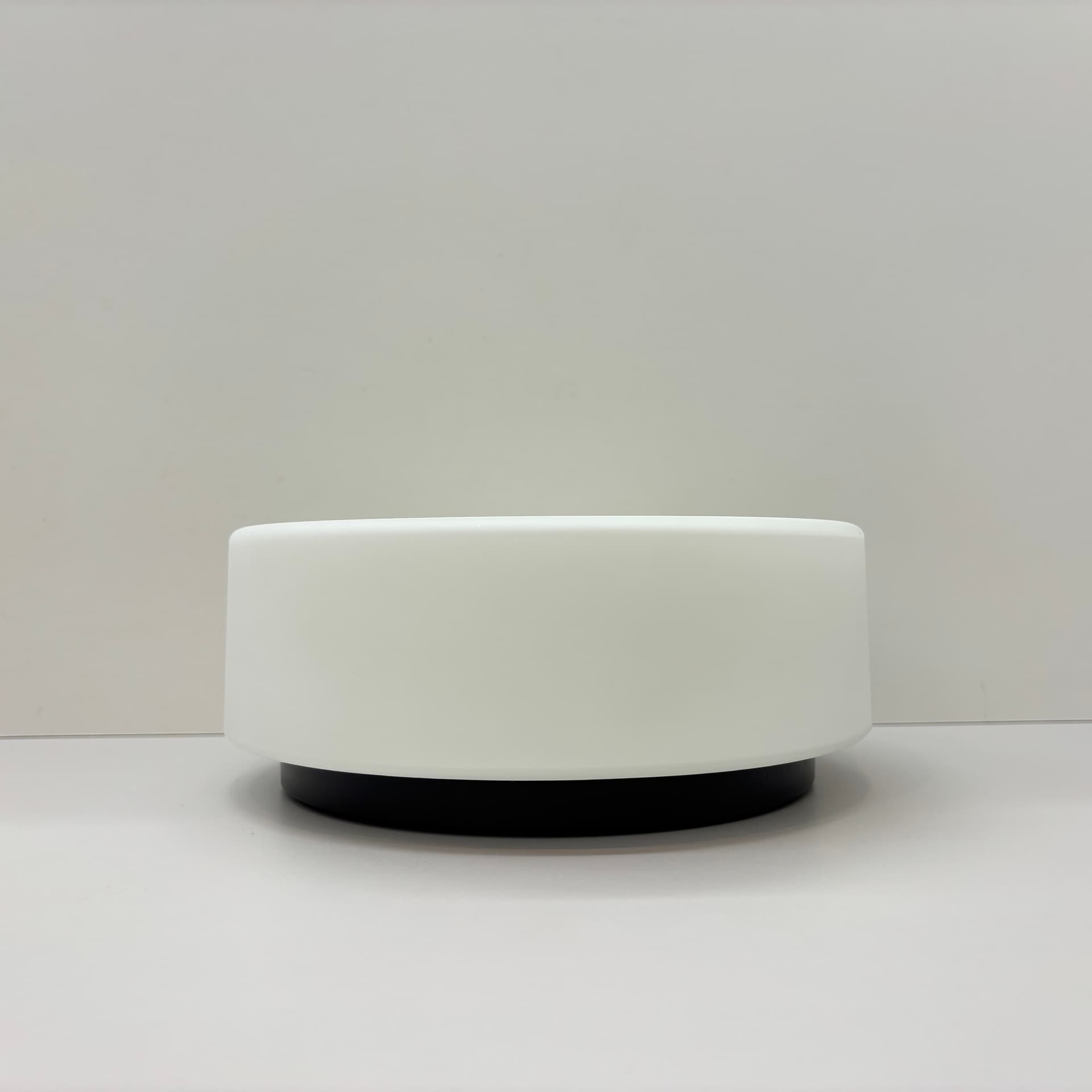 Plafon Bauhaus, szkło białe, Niemcy, lata 70. - 197246